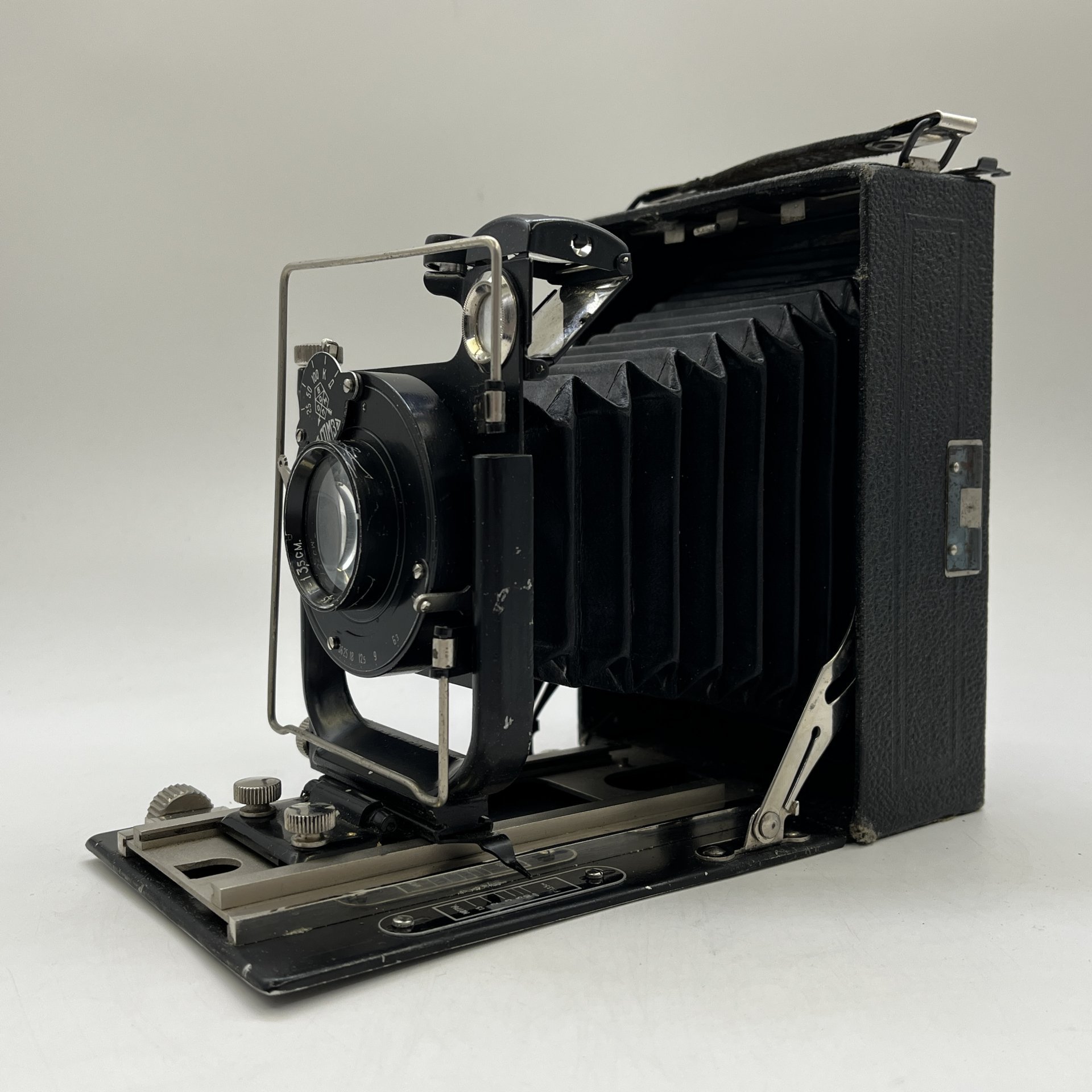 Фотоаппарат пластиночный "Фотокор-1" в оригинальном кофре с пластинами в комплекте, металл, стекло, кожа, искусственная кожа, Государственный оптико-механический завод имени ОГПУ (ГОМЗ), СССР, 1930-1941 гг., Государственный оптико-механический завод имени ОГПУ (ГОМЗ)