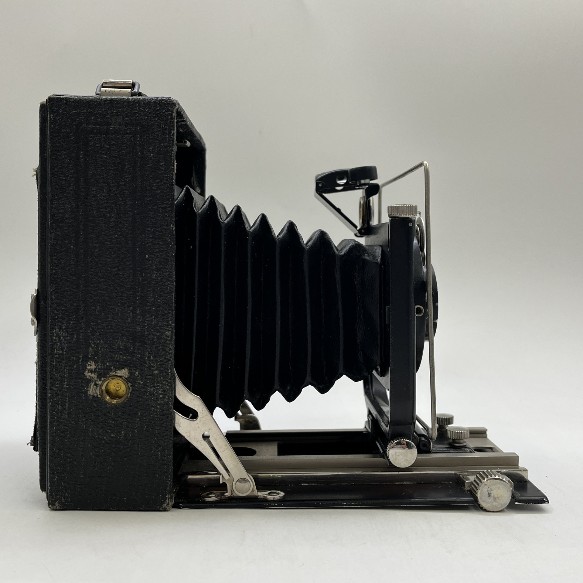 Фотоаппарат пластиночный "Фотокор-1" в оригинальном кофре с пластинами в комплекте, металл, стекло, кожа, искусственная кожа, Государственный оптико-механический завод имени ОГПУ (ГОМЗ), СССР, 1930-1941 гг., Государственный оптико-механический завод имени ОГПУ (ГОМЗ)