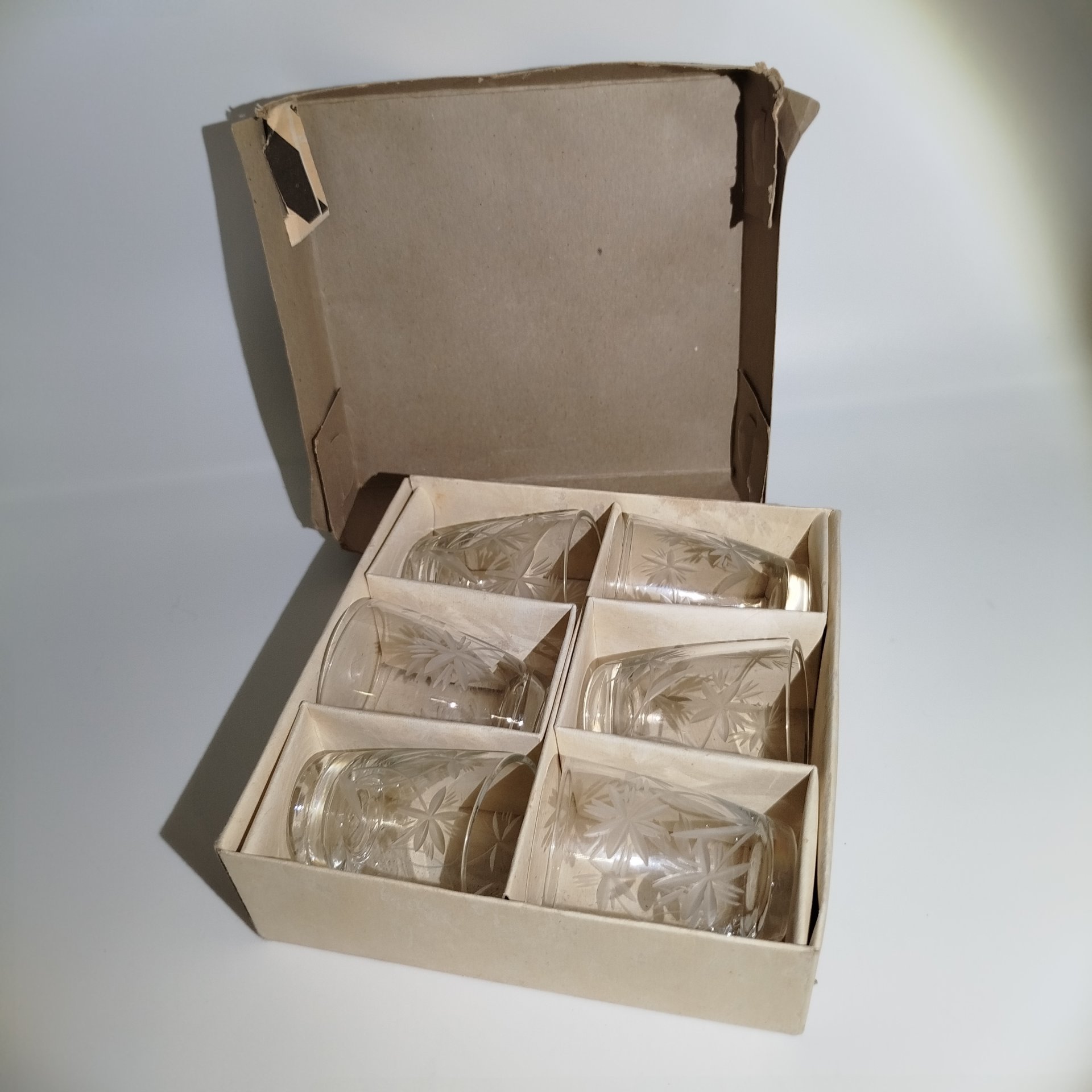 Набор стопок с цветочным декором на 6 персон (в оригинальной коробке), хрусталь, гравировка, СССР, 1990-2000 гг.