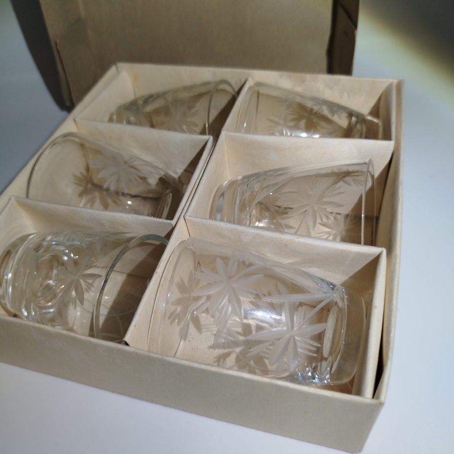 Набор стопок с цветочным декором на 6 персон (в оригинальной коробке)