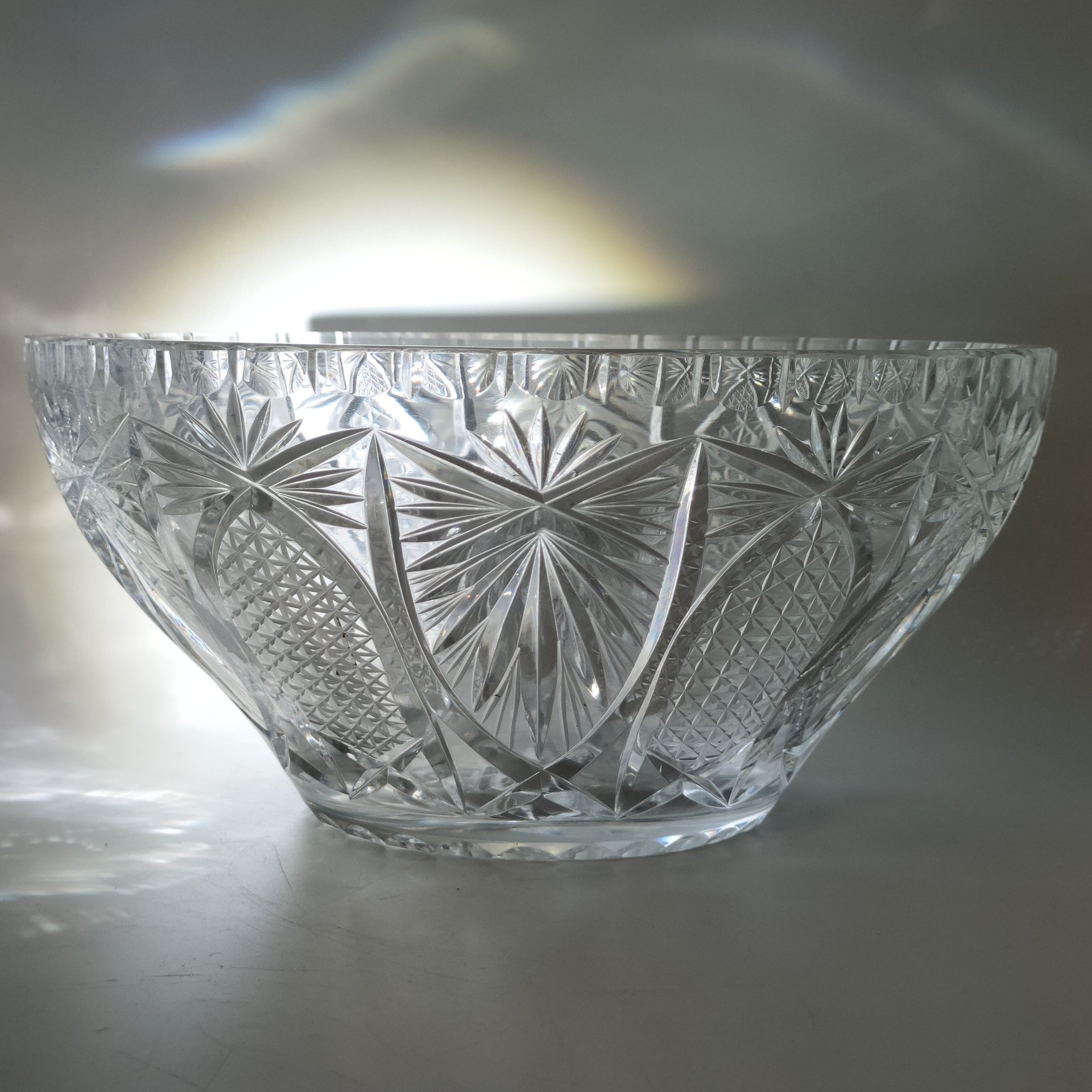 Салатник с резным геометрическим декором, хрусталь, алмазная грань, СССР, 1970-1990 гг.