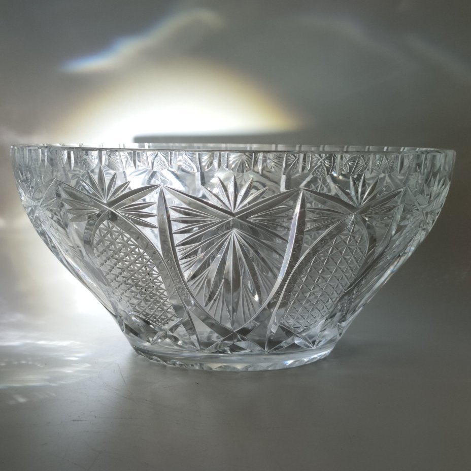 Салатник с резным геометрическим декором