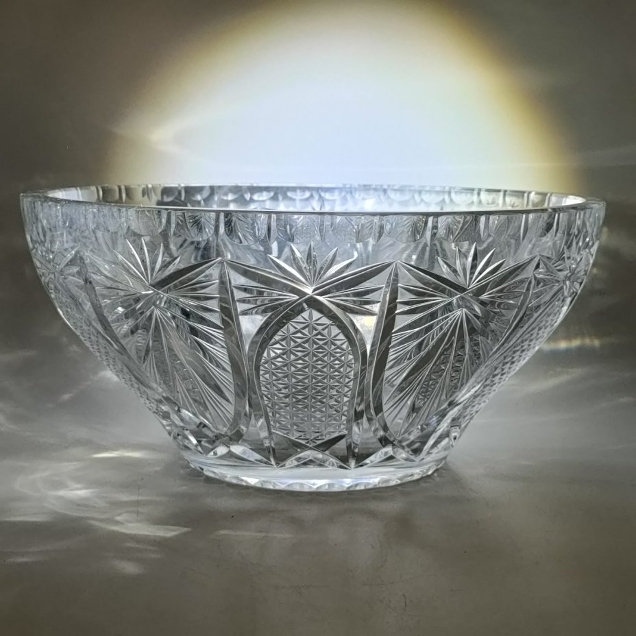 Салатник с резным геометрическим декором