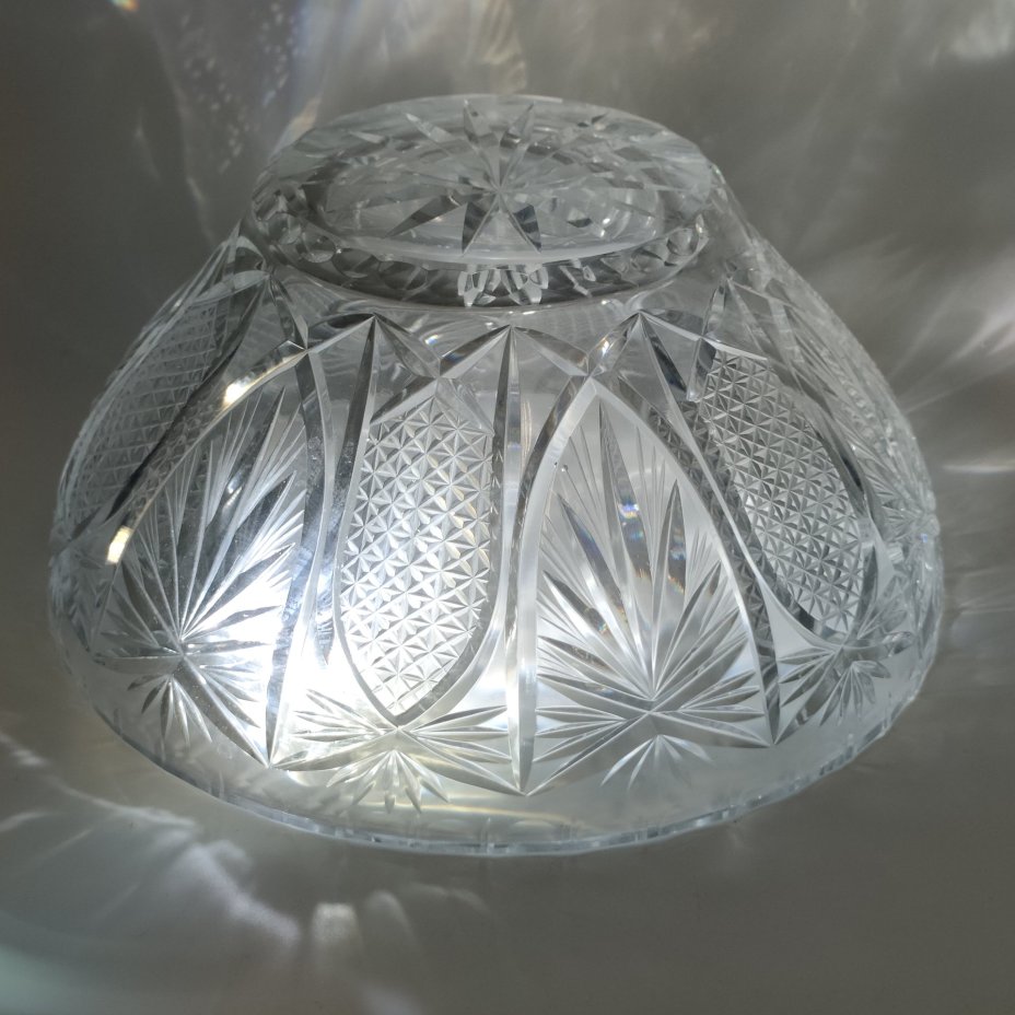 Салатник с резным геометрическим декором