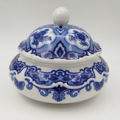 Бонбоньерка в восточном стиле, украшенная цветочным декором