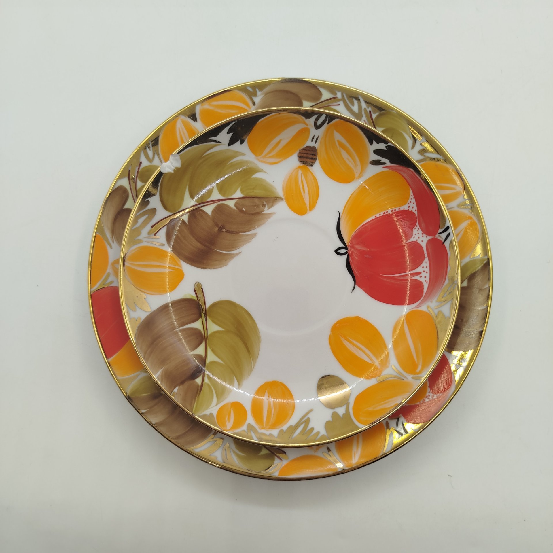 Чайное трио "Щедрая осень", автор рисунка Н.Б. Гусева, автор формы С.Е. Яковлева, фарфор, роспись, золочение, Ленинградский фарфоровый завод (ЛФЗ), СССР, 1960-1970 гг.