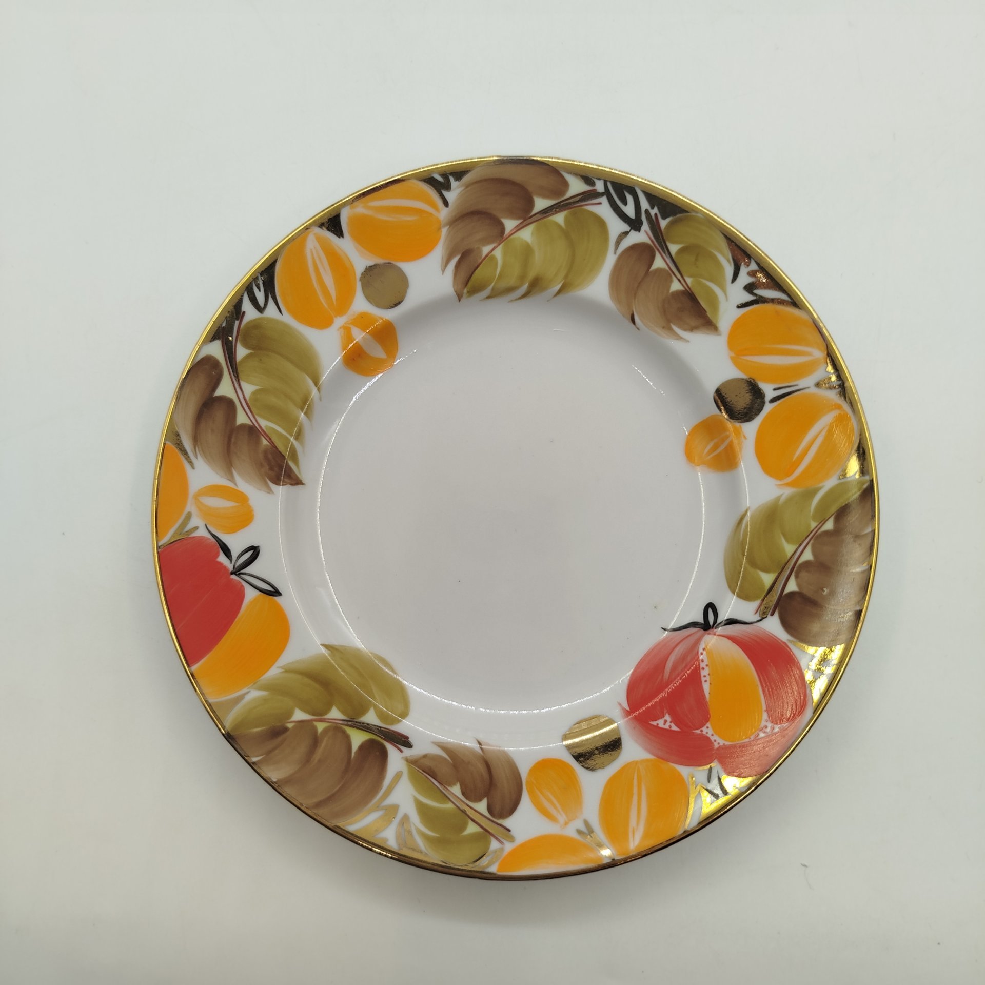 Чайное трио "Щедрая осень", автор рисунка Н.Б. Гусева, автор формы С.Е. Яковлева, фарфор, роспись, золочение, Ленинградский фарфоровый завод (ЛФЗ), СССР, 1960-1970 гг.