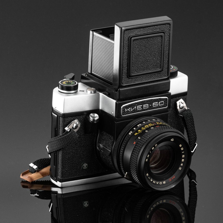 Фотоаппарат среднеформатный "Киев - 60 TTL" в комплекте с светофильтром, в оригинальном кофре, сплав металла, пластик, Киевский завод «Арсенал», СССР, 1988 г., Киевский завод «Арсенал»
