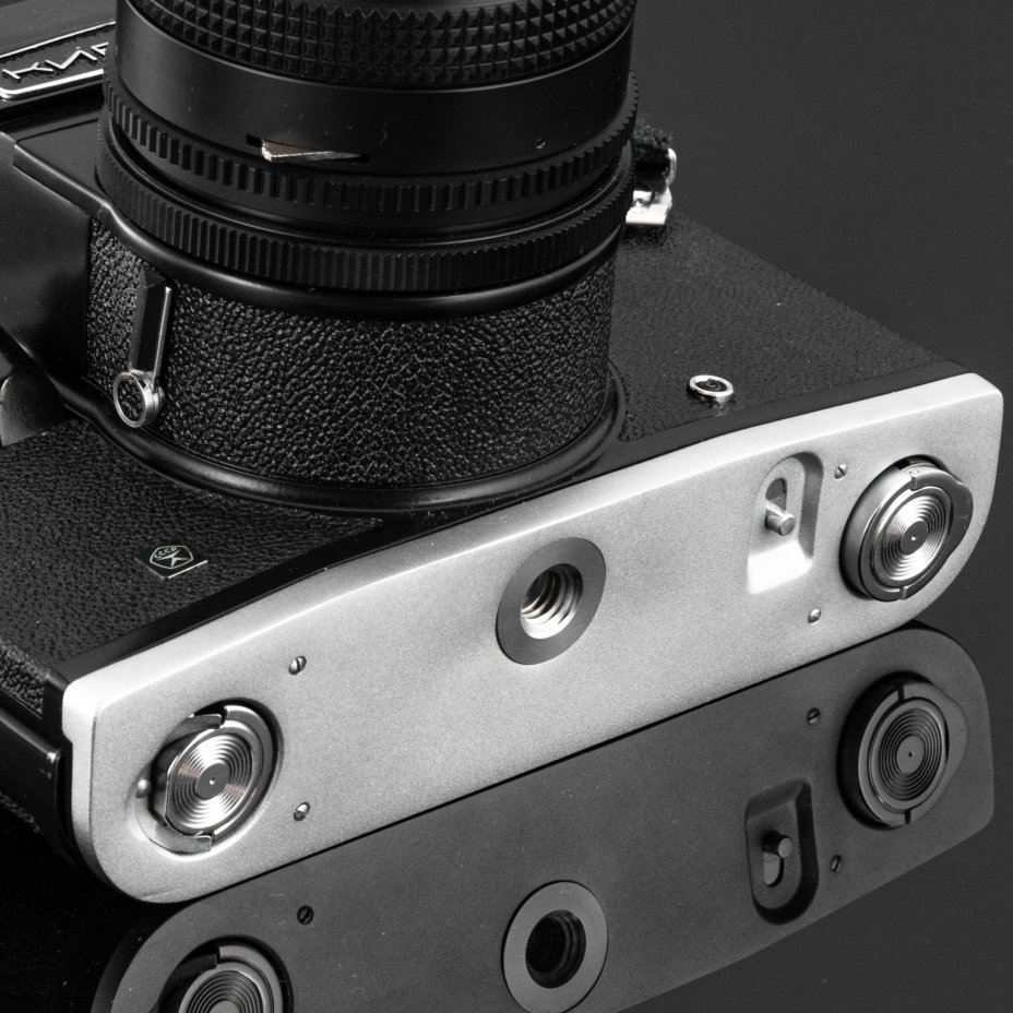 Фотоаппарат среднеформатный "Киев - 60 TTL" в комплекте с светофильтром, в оригинальном кофре, сплав металла, пластик, Киевский завод «Арсенал», СССР, 1988 г., Киевский завод «Арсенал»