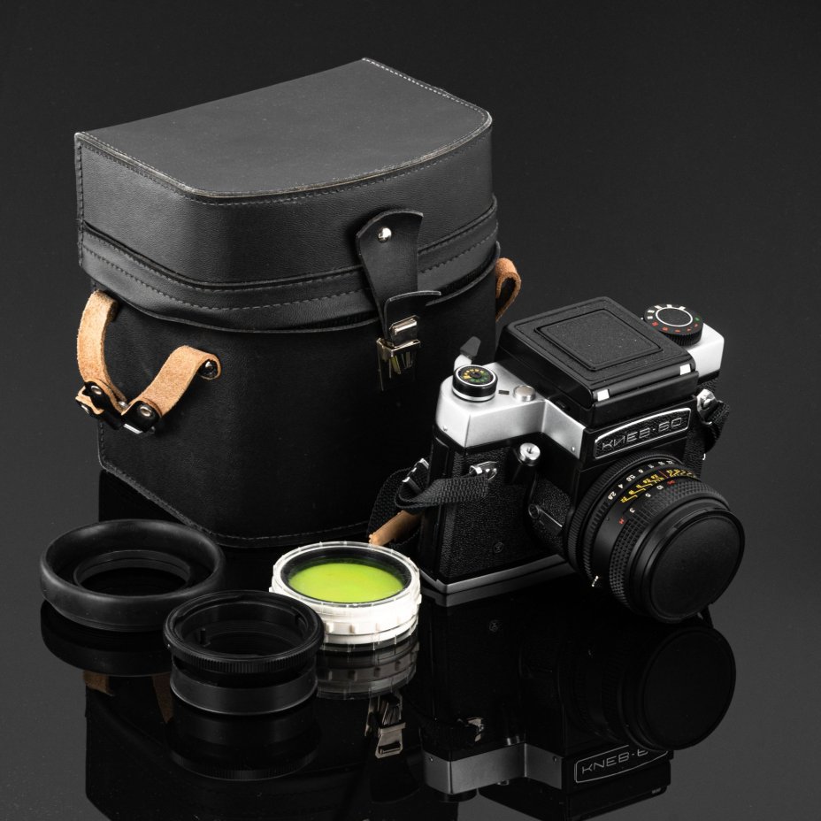 Фотоаппарат среднеформатный "Киев - 60 TTL" в комплекте с светофильтром, в оригинальном кофре, сплав металла, пластик, Киевский завод «Арсенал», СССР, 1988 г., Киевский завод «Арсенал»