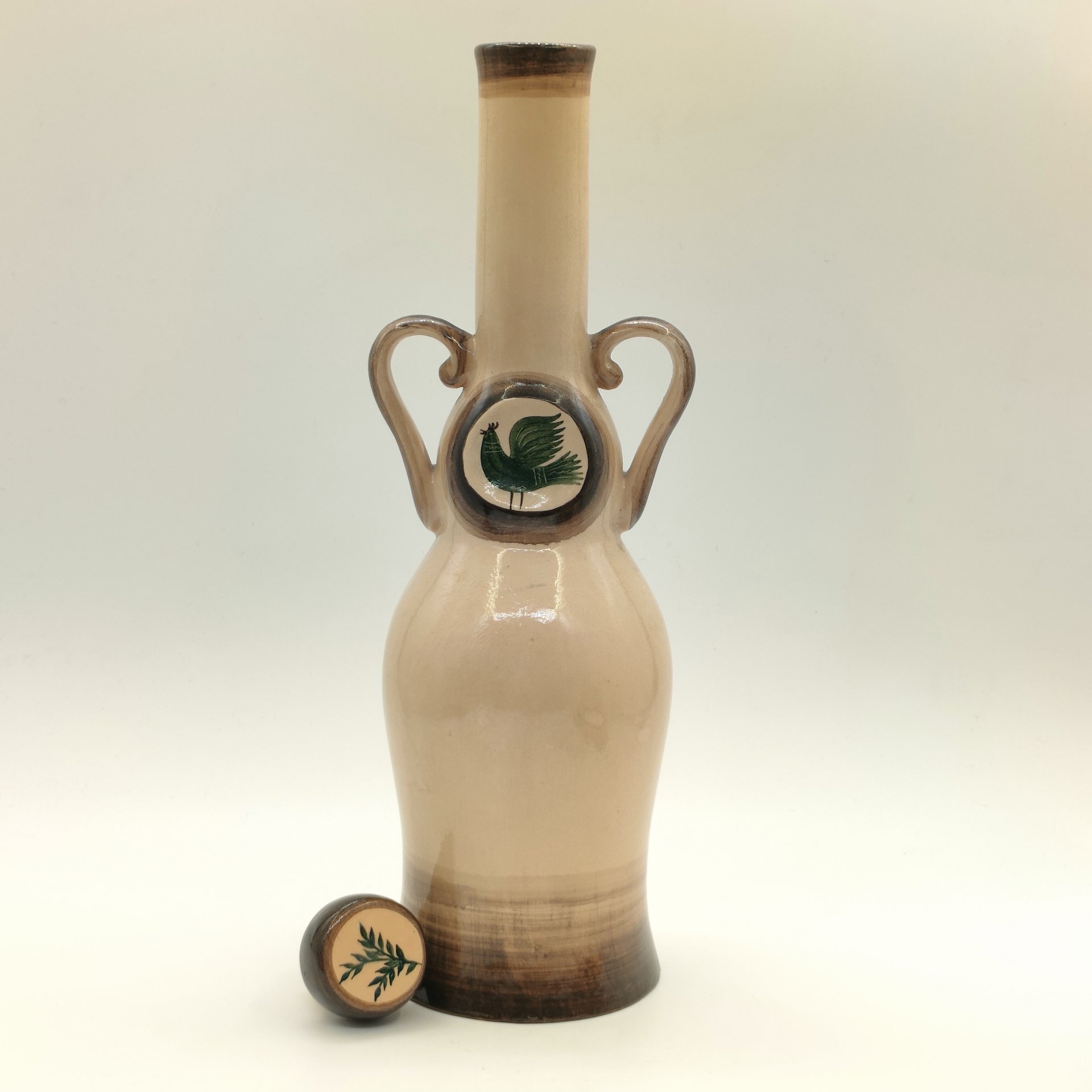 Набор из штофа лаконичной формы с изображением птицы в медальоне и 4-х стопок разных размеров, керамика, глазурь, роспись, СССР, 1970-1990 гг.