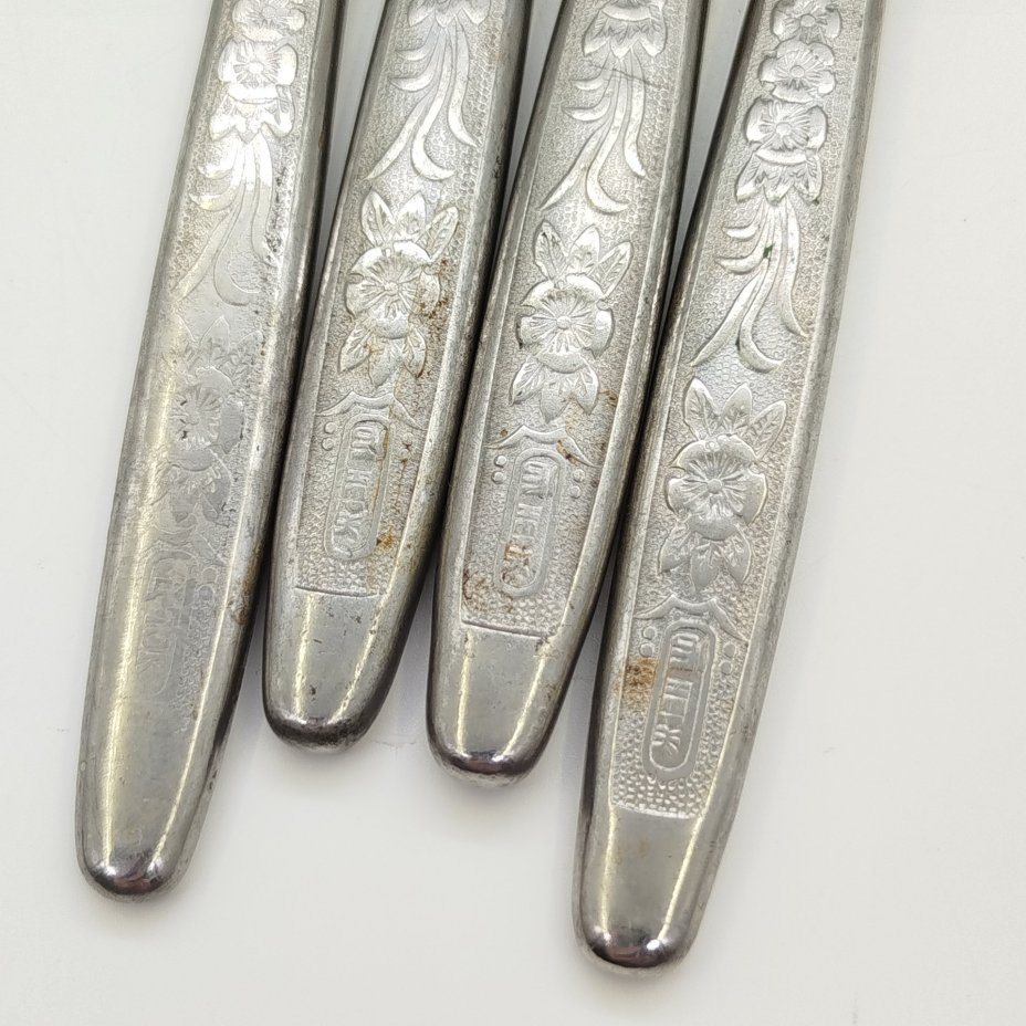 Набор из 4-х столовых ножей с цветочным декором на ручках, сталь, Завод «Труд» (р.п. Вача), СССР, 1980-1990 гг.