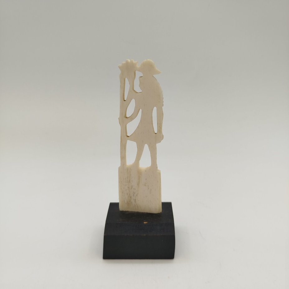 Статуэтка в виде египетского божества, кость, дерево, Египет, 1970-1990 гг.