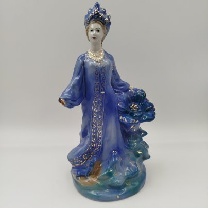 Статуэтка "Хозяйка медной горы", скульптор Л. Н. Шушканова, фарфор, роспись, золочение, Турыгинский фарфоровый завод артели «Художественная керамика» (Гжель), СССР, 1950-1960 гг.