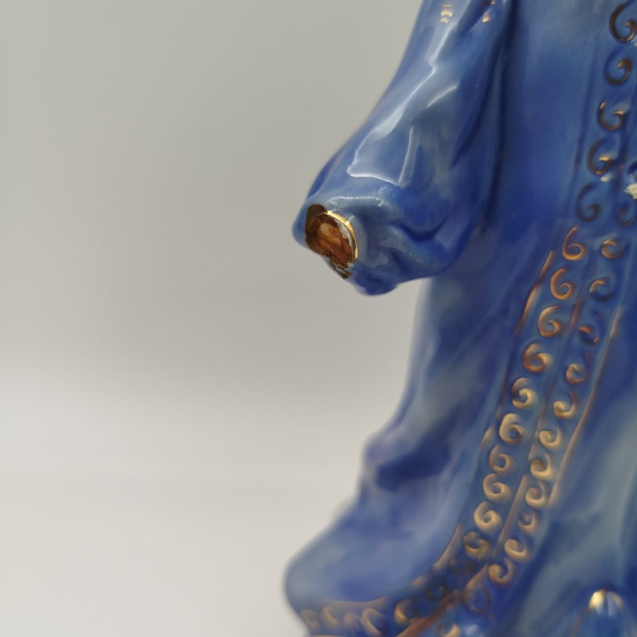 Статуэтка "Хозяйка медной горы", скульптор Л. Н. Шушканова, фарфор, роспись, золочение, Турыгинский фарфоровый завод артели «Художественная керамика» (Гжель), СССР, 1950-1960 гг.