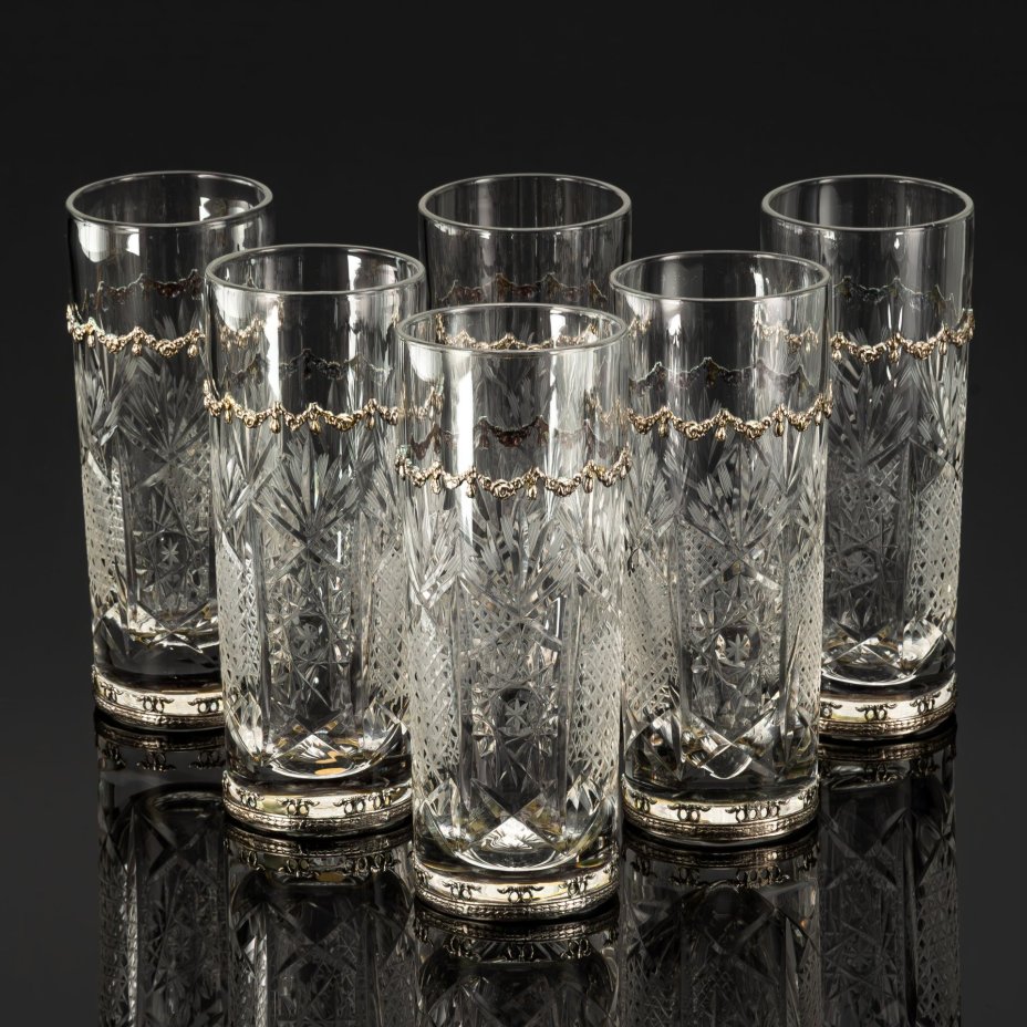 Набор стаканов для прохладительных напитков, декорированных резным узором и металлическими накладками в виде цветочных гирлянд, хрусталь, алмазная грань, сплав металлов, Италия, 1980-2000 гг.