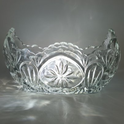 Конфетница в форме ладьи с растительным декором, стекло, пресс, Европа, 1970-1990 гг.