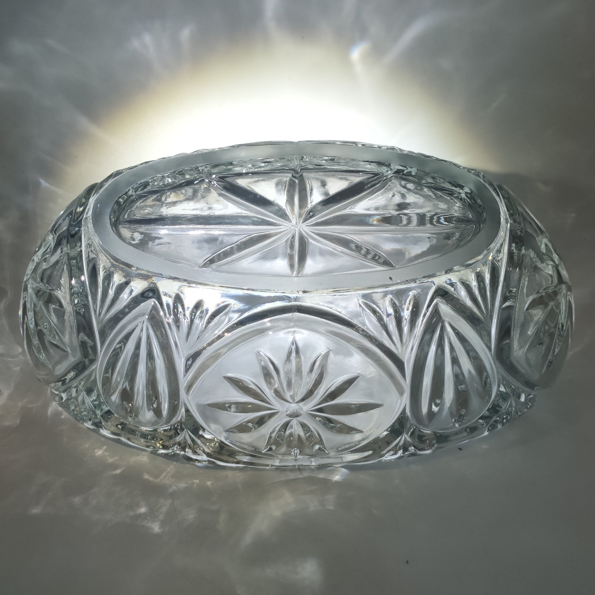 Конфетница в форме ладьи с растительным декором, стекло, пресс, Европа, 1970-1990 гг.