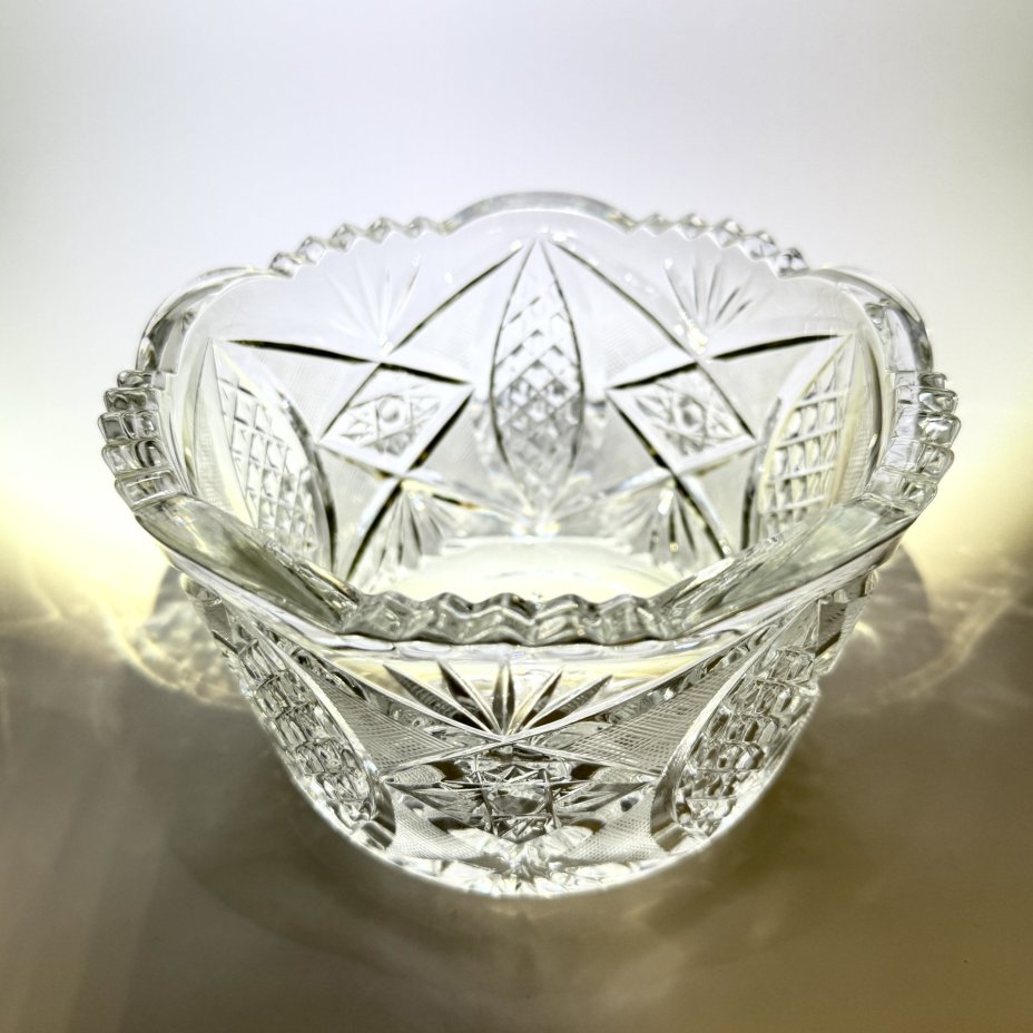 Салатник с рельефным декором, хрусталь, пресс, гравировка