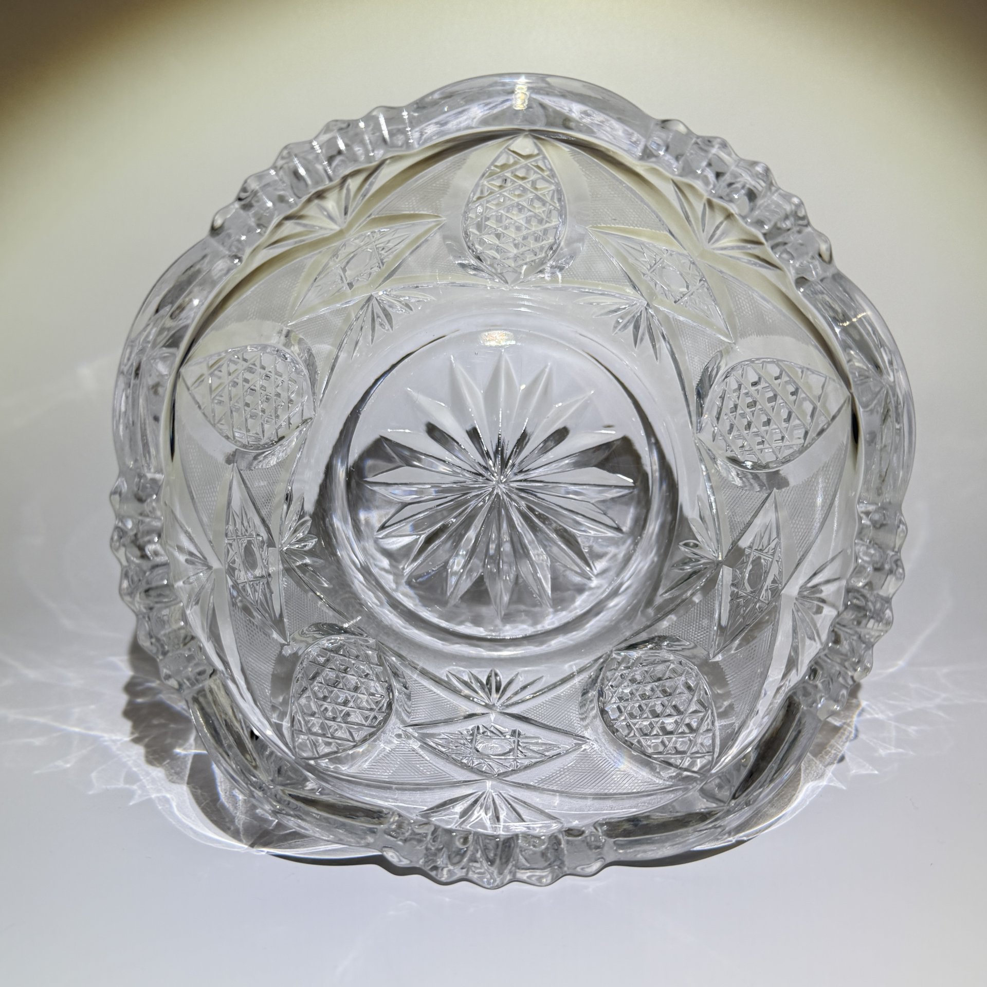 Салатник с рельефным декором, хрусталь, пресс, гравировка