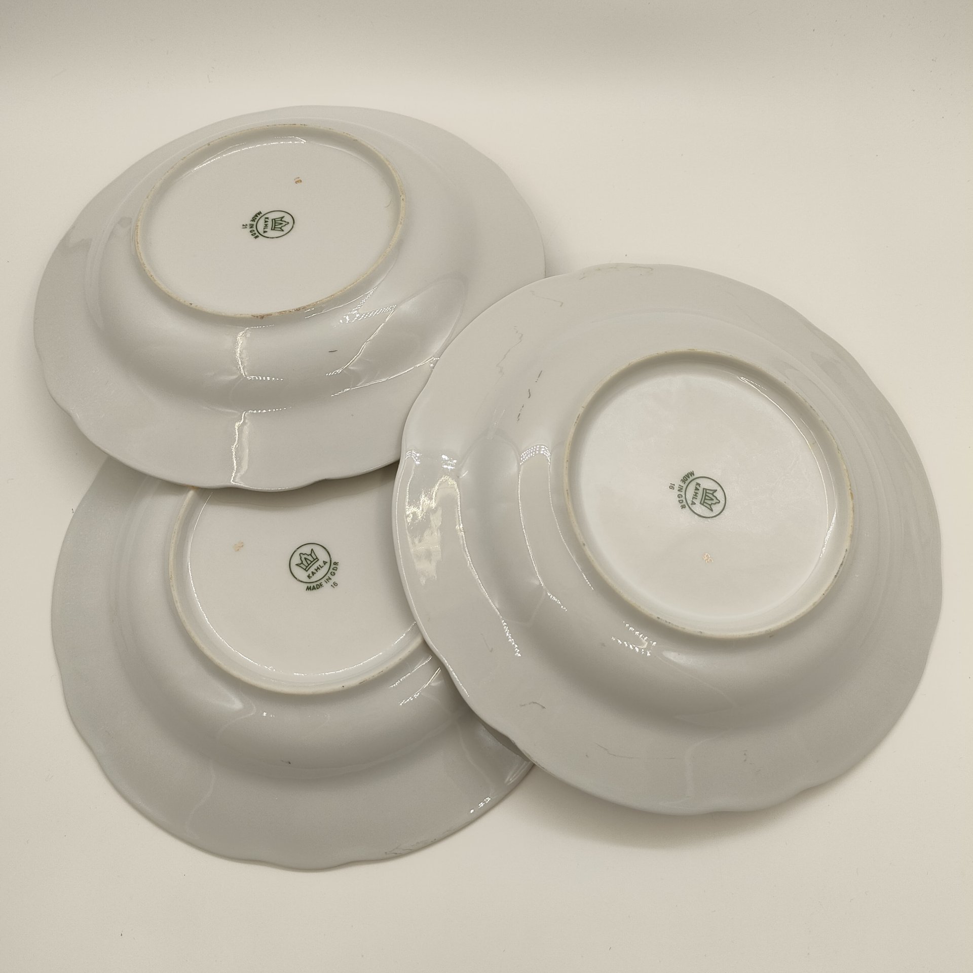 Набор из 3-х суповых тарелок из сервиза "Мадонна", фарфор, люстр, деколь, золочение, Kahla, ГДР, 1968-1987 гг.