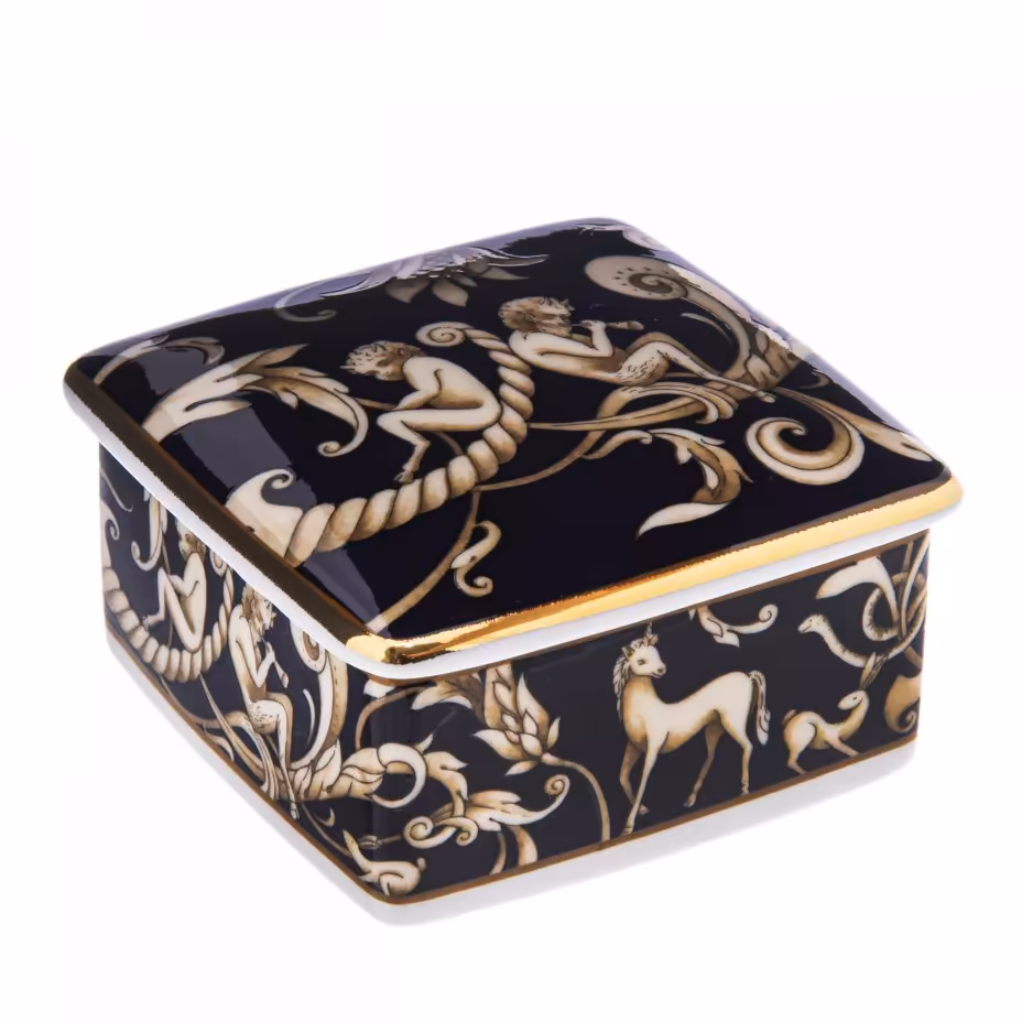 Шкатулка квадратная "Cornucopia", фарфор, деколь, золочение, мануфактура "Wedgwood", Англия, 2000-2020 гг., Wedgwood