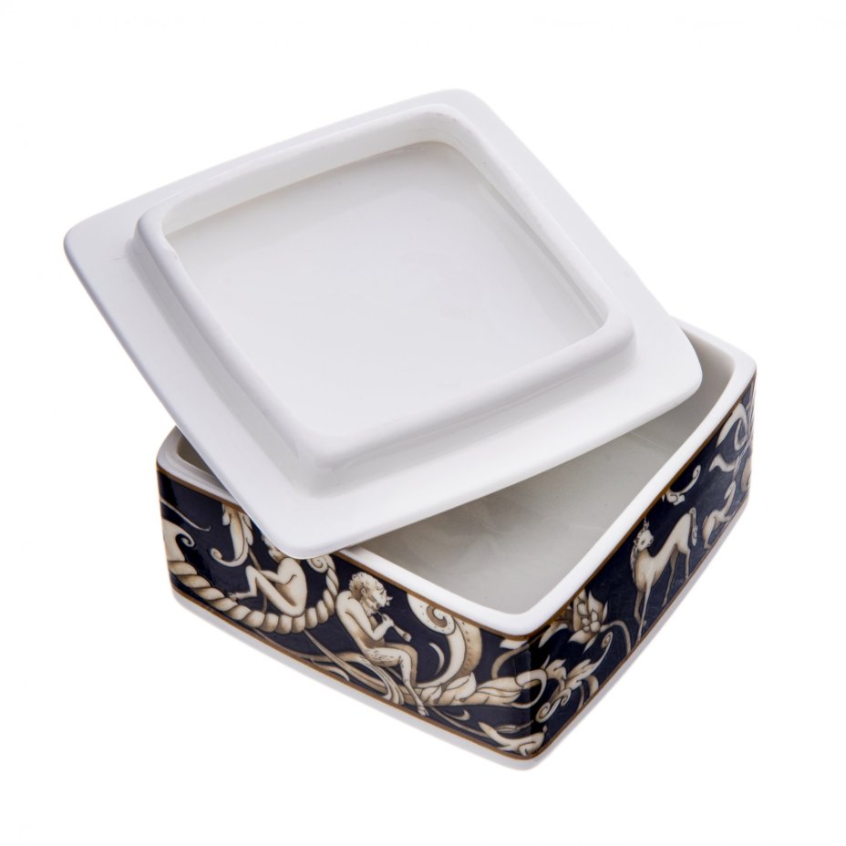 Шкатулка квадратная "Cornucopia", фарфор, деколь, золочение, мануфактура "Wedgwood", Англия, 2000-2020 гг., Wedgwood