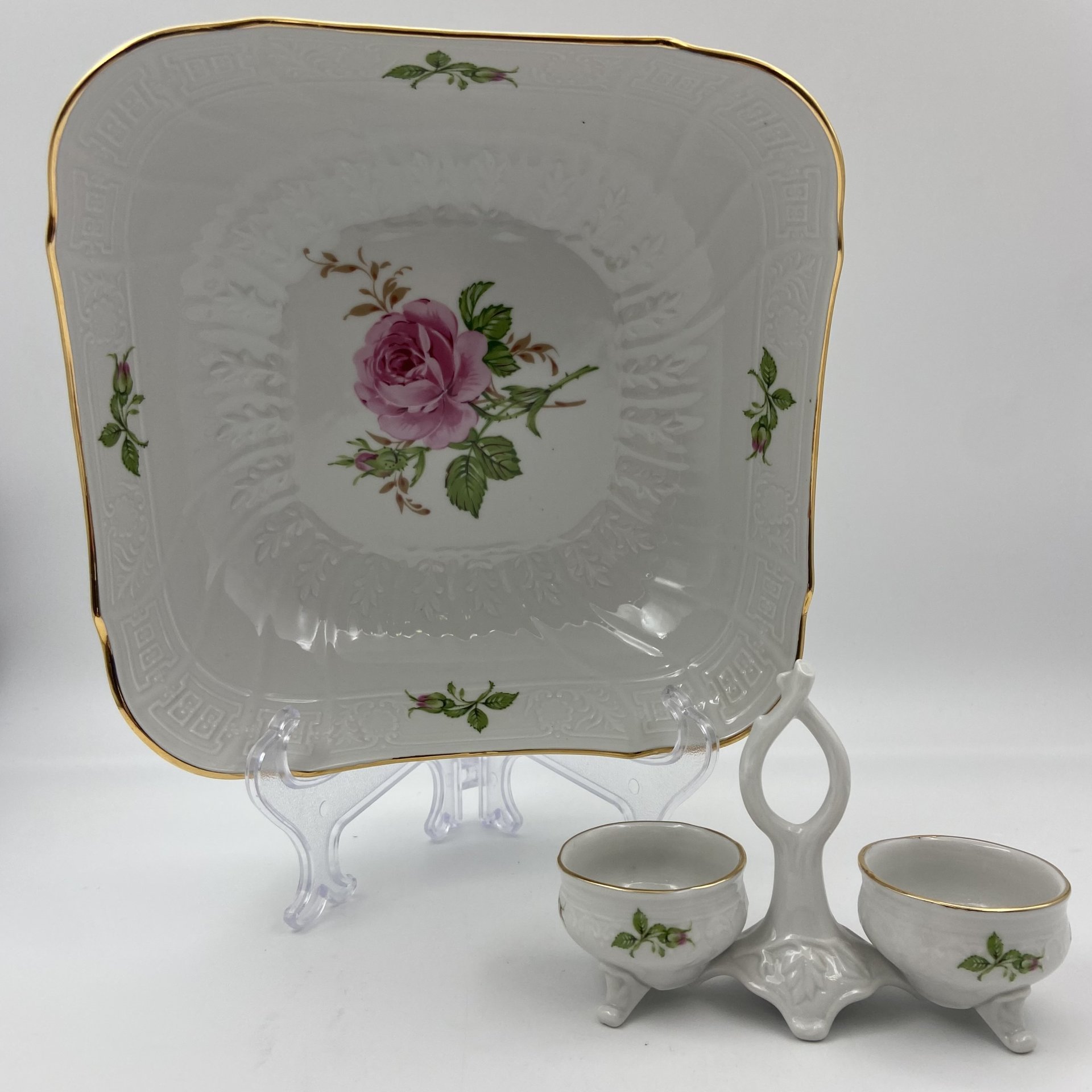 Салатник и двусекционная солонка, украшенные изображением роз, фарфор, деколь, золочение, Pirkenhammer, Чехия, 1993-2010 гг.