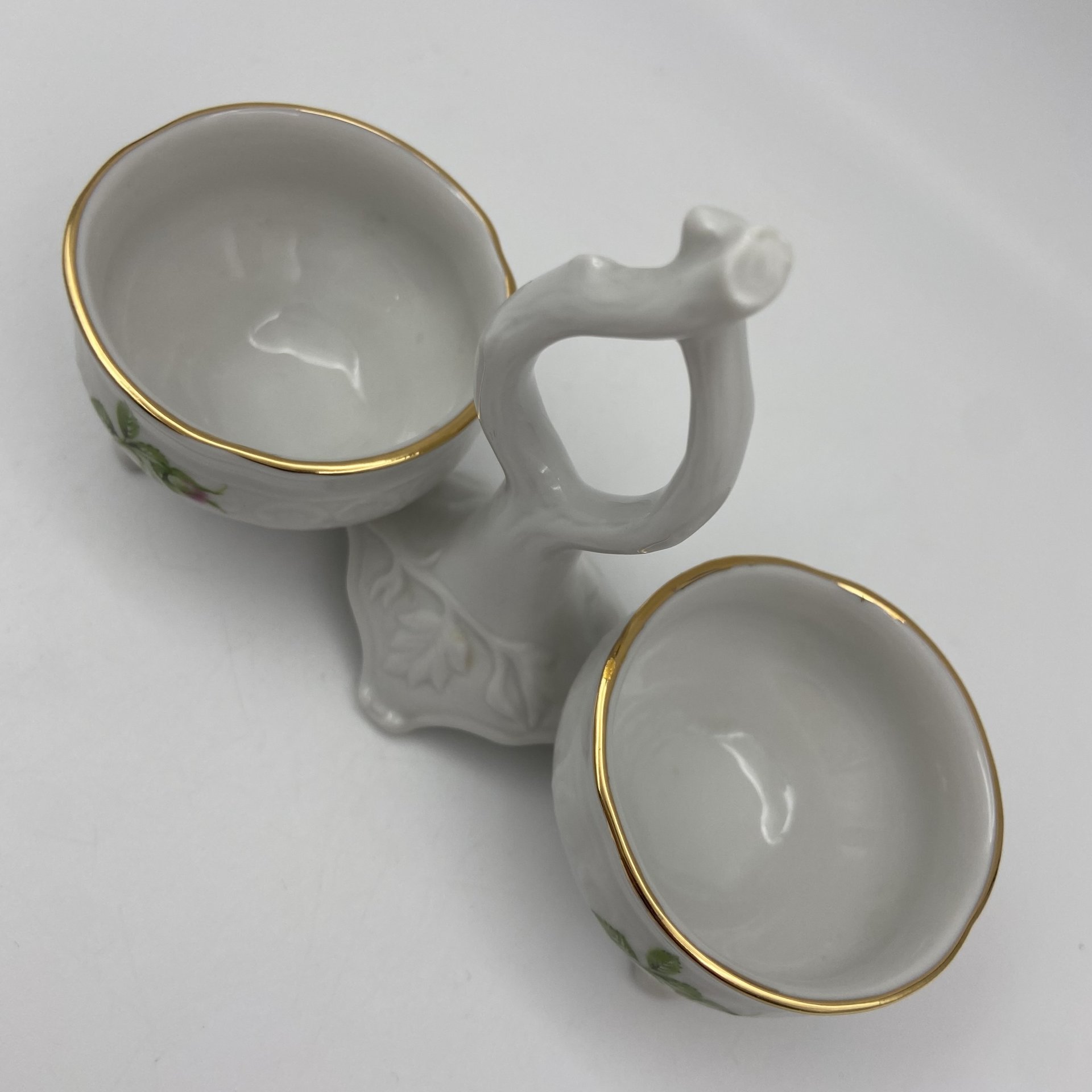 Салатник и двусекционная солонка, украшенные изображением роз, фарфор, деколь, золочение, Pirkenhammer, Чехия, 1993-2010 гг.