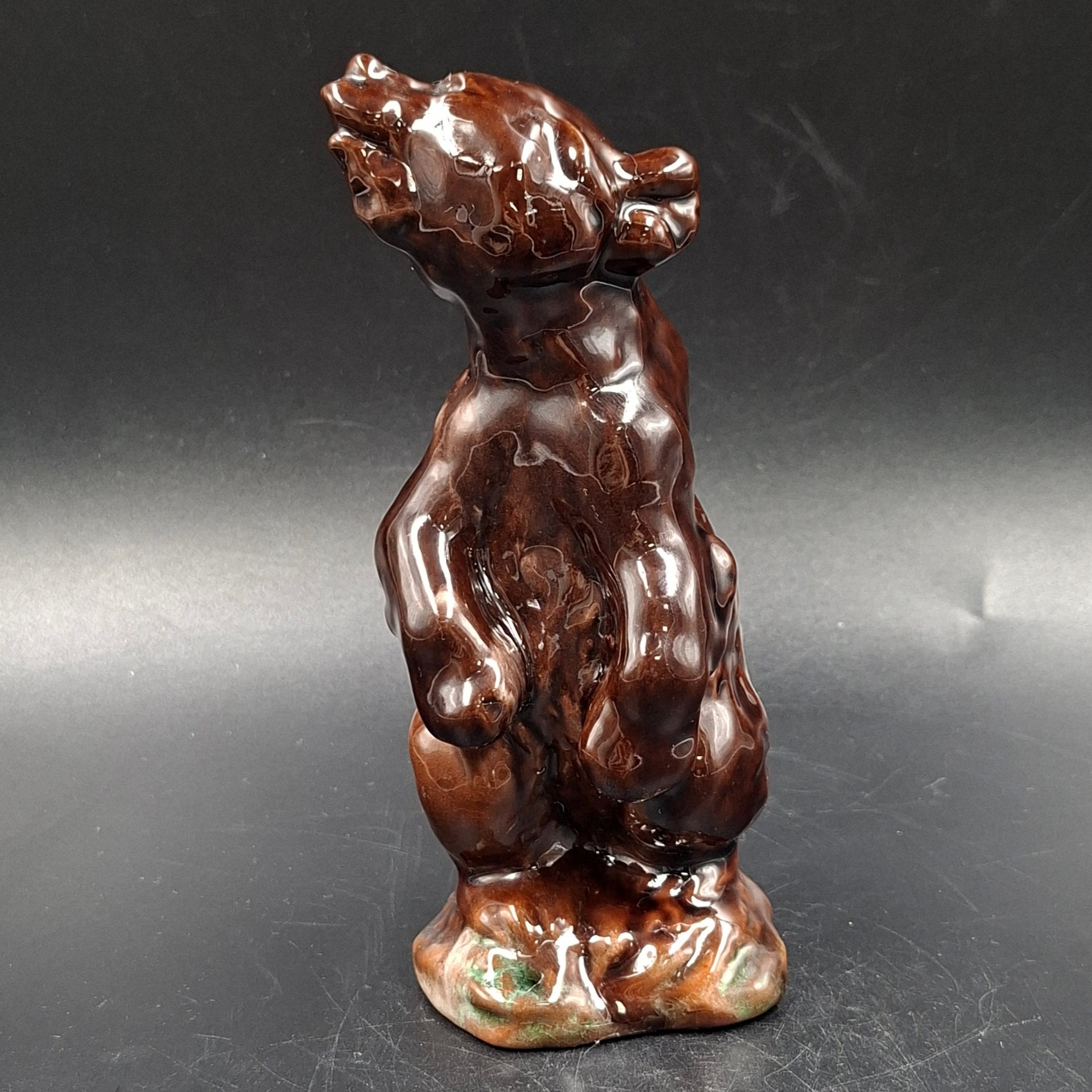 Статуэтка "Медвежонок бурый", Рябовский завод керамических изделий (предположительно), керамика, поливы, СССР, 1962 г.