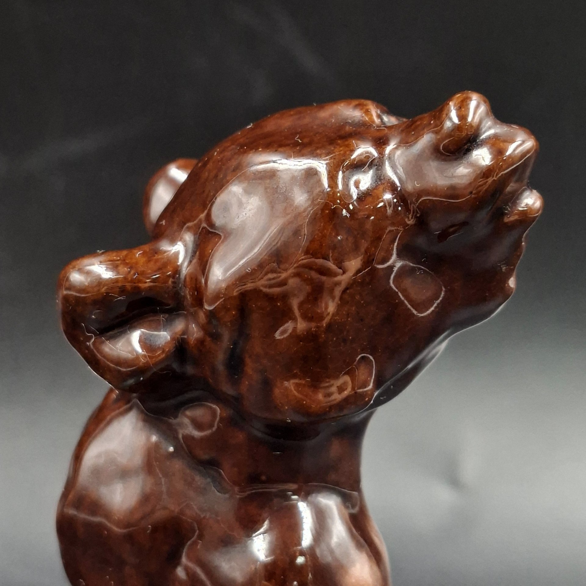 Статуэтка "Медвежонок бурый", Рябовский завод керамических изделий (предположительно), керамика, поливы, СССР, 1962 г.