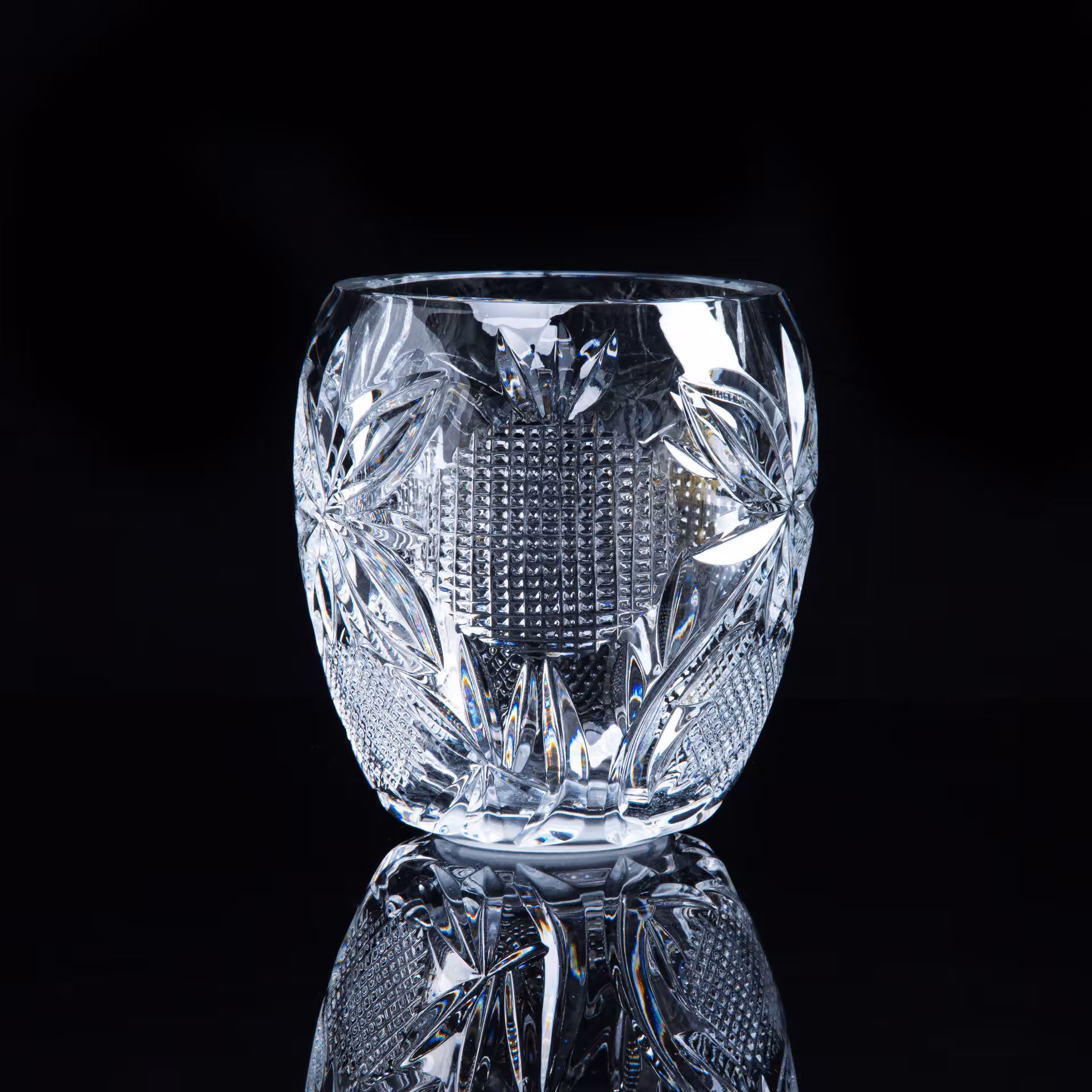Ваза, украшенная рельефным декором, стекло, СССР, 1970-1990 гг.