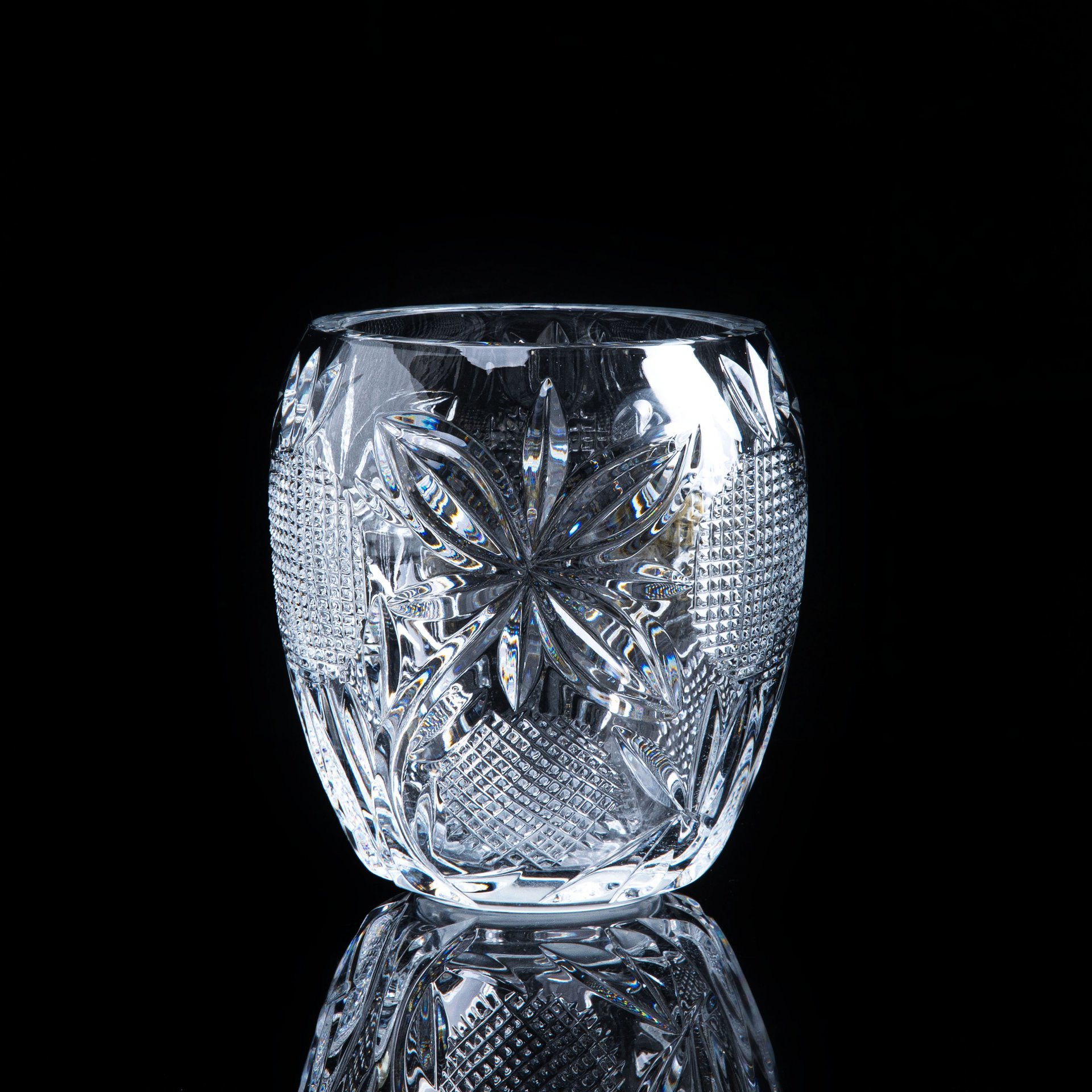 Ваза, украшенная рельефным декором, стекло, СССР, 1970-1990 гг.