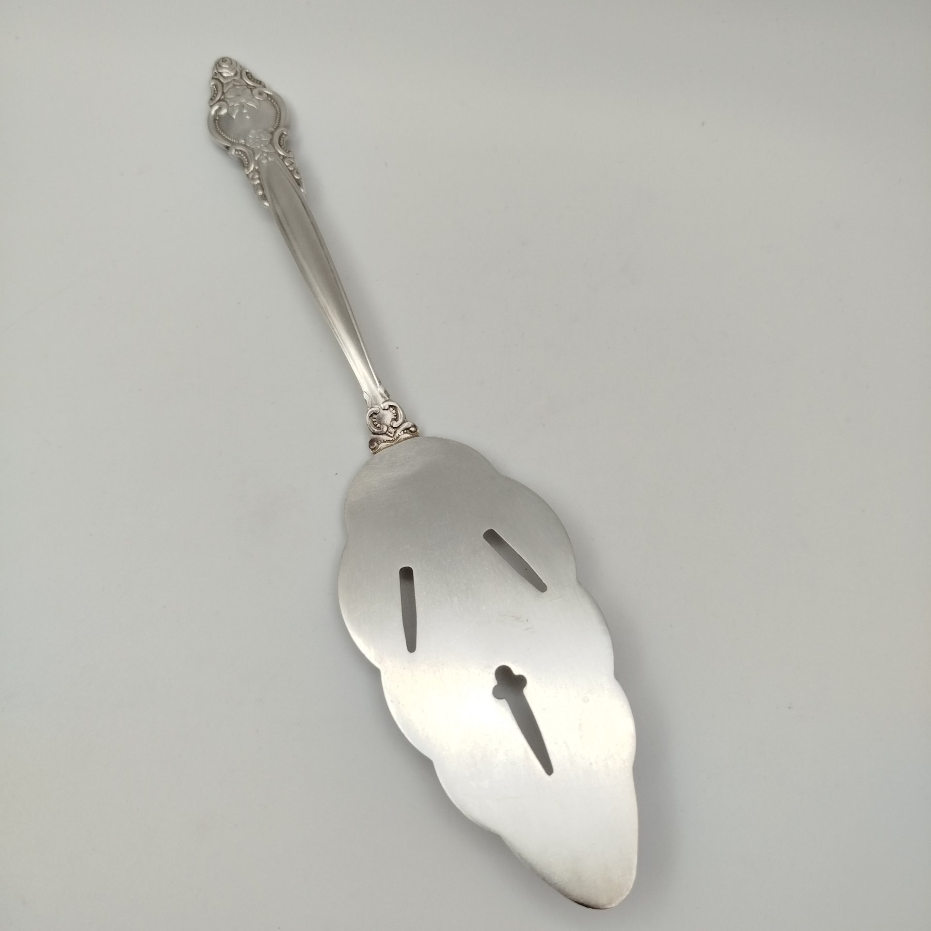 Лопатка сервировочная с растительным декором