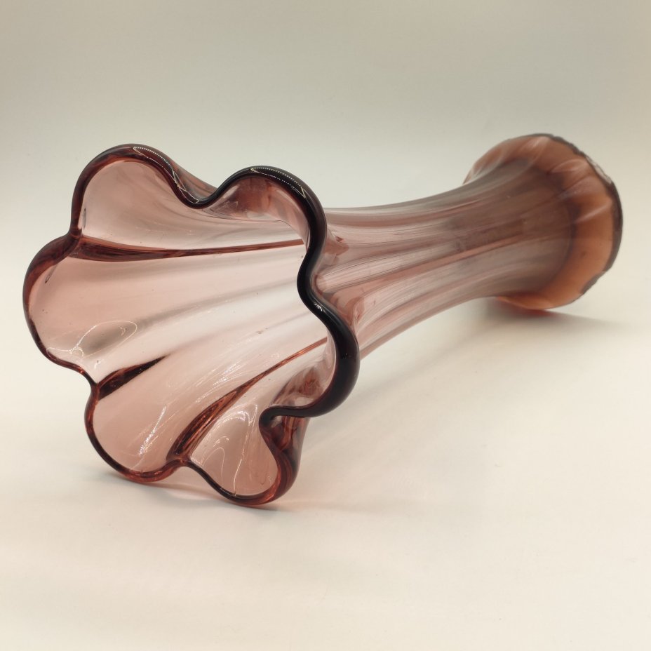 Ваза "Медуза", автор Гусарс А.П., цветное стекло, гутная техника, Ливанский стекольный завод, СССР, 1980-1990 гг.