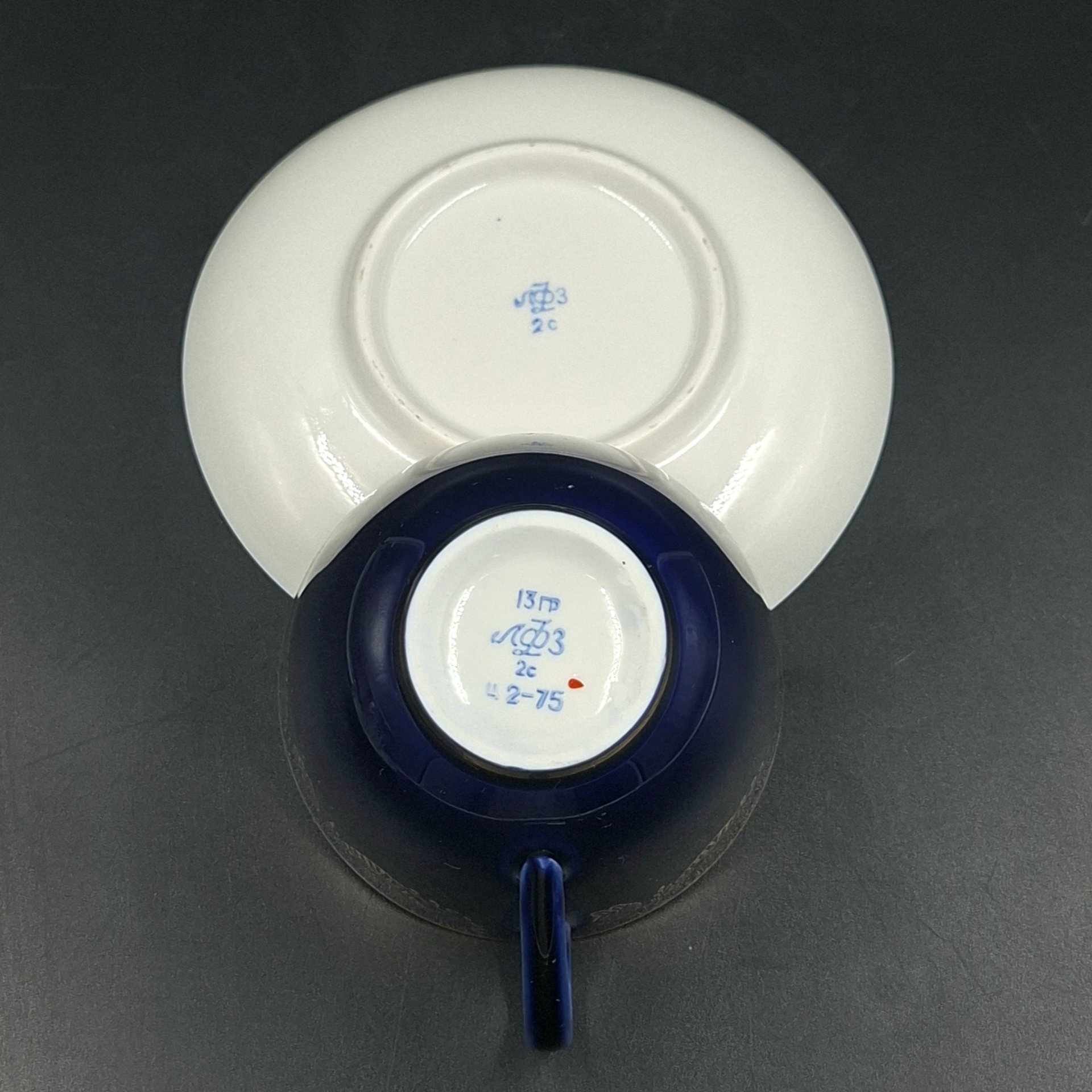 Пара чайная с ажурным орнаментальным декором, фарфор, крытье кобальтом, золочение, Ленинградский фарфоровый завод (ЛФЗ), СССР, 1960-1970 гг.