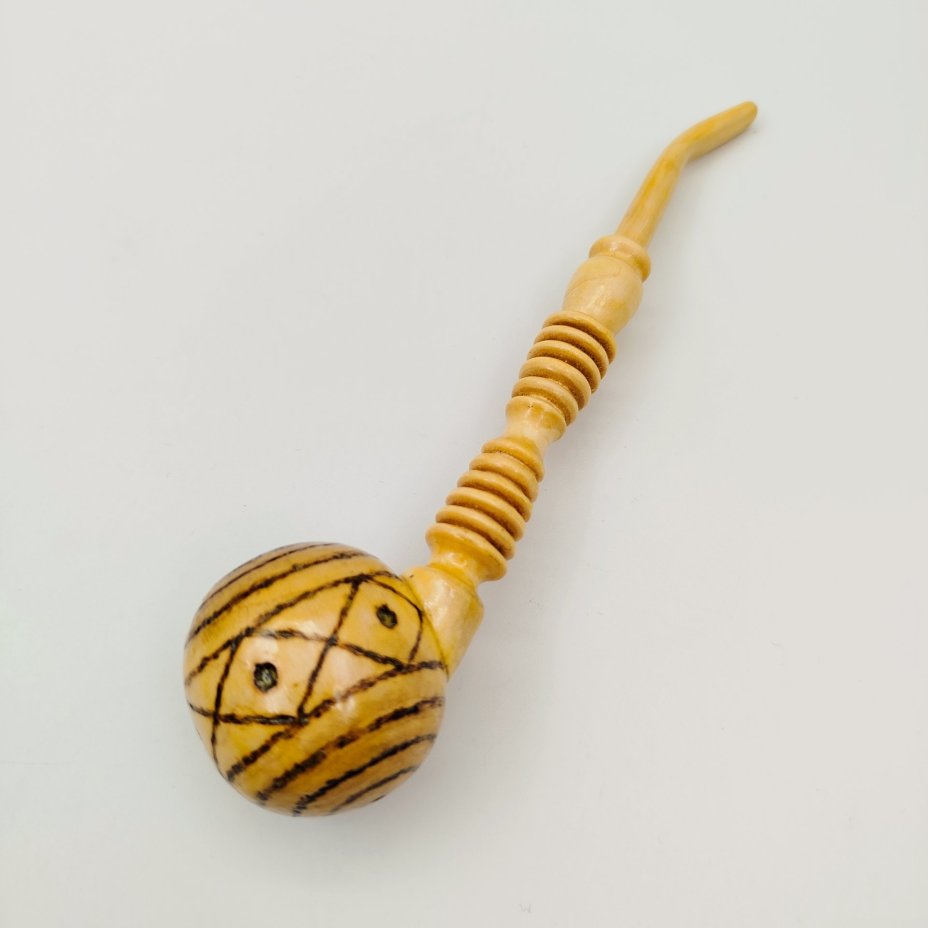 Трубка курительная в форме шара, с фигурным мундштуком