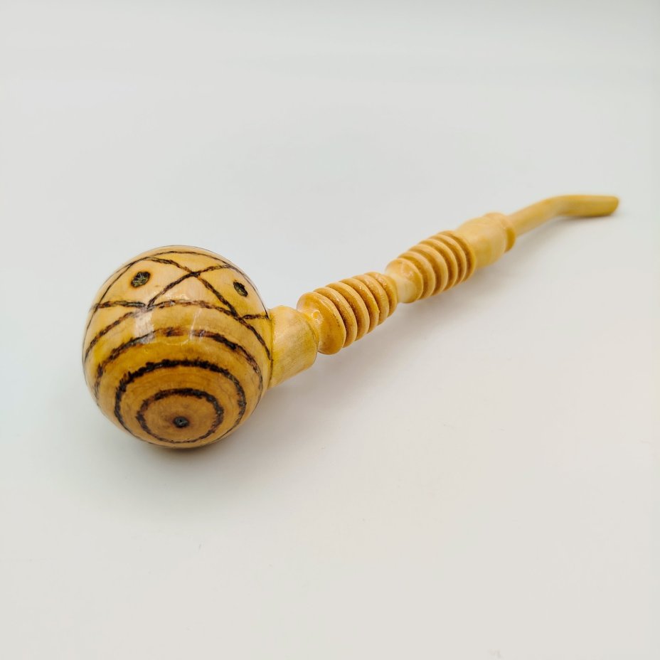 Трубка курительная в форме шара, с фигурным мундштуком