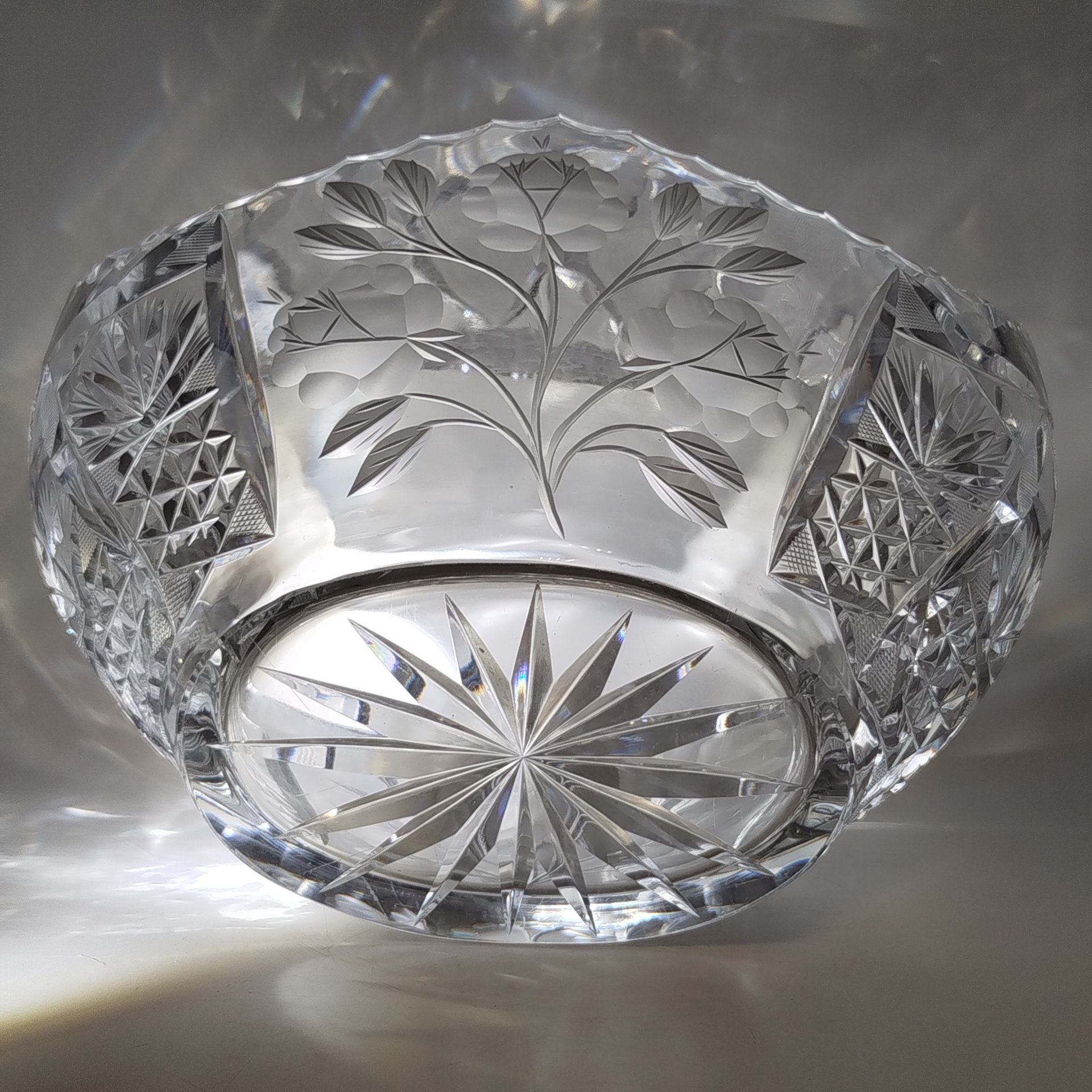 Ваза в форме корзины, украшенная цветочным декором, хрусталь, алмазная грань, матирование, Европа, 1970-1990 гг.