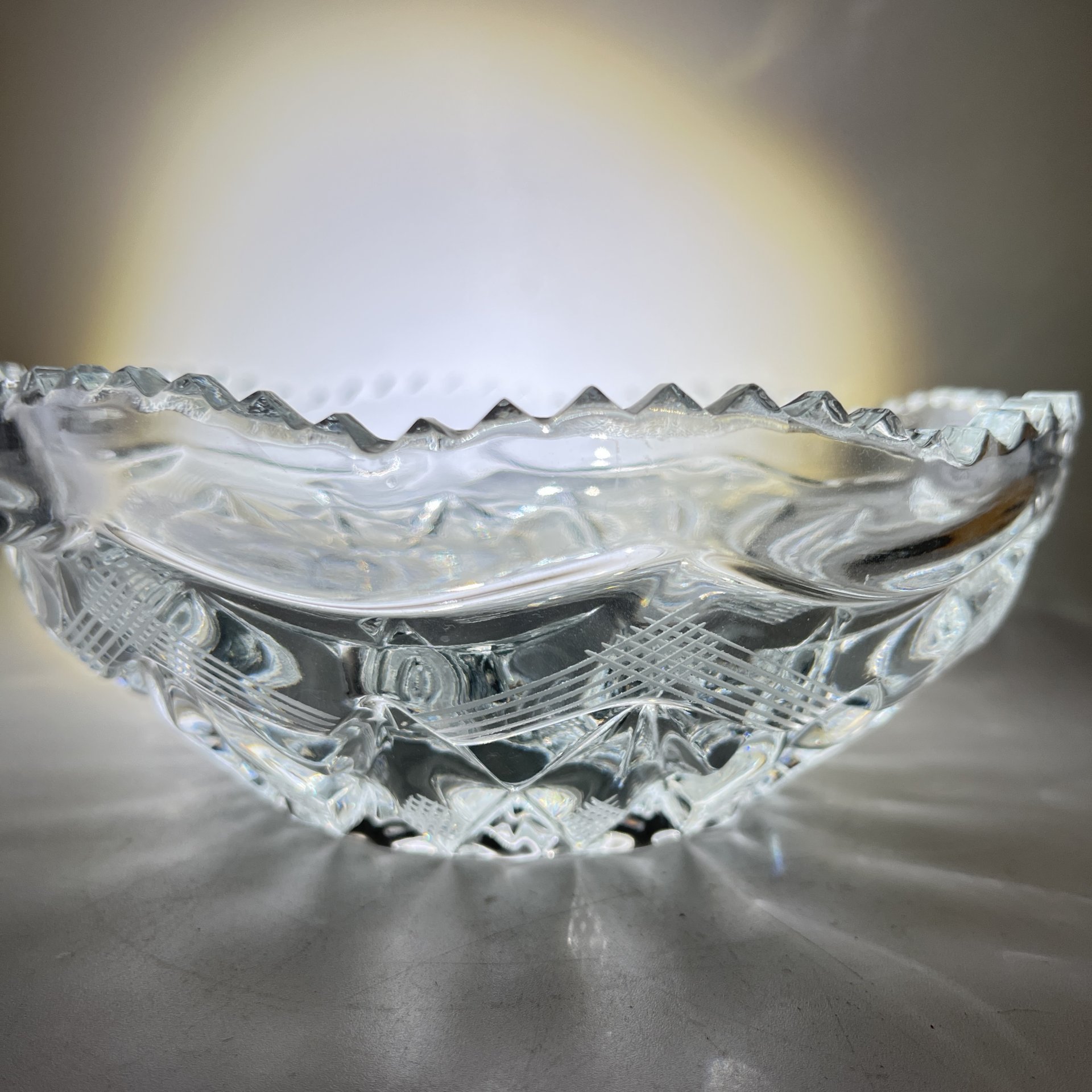 Конфетница (вазочка для сервировки) с геометрическим декором
