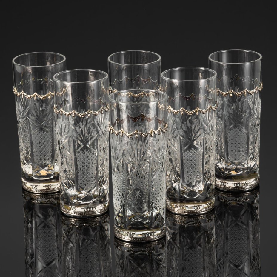 Набор стаканов для прохладительных напитков, декорированных резным узором и металлическими накладками в виде цветочных гирлянд, хрусталь, алмазная грань, сплав металлов, Италия, 1980-2000 гг.