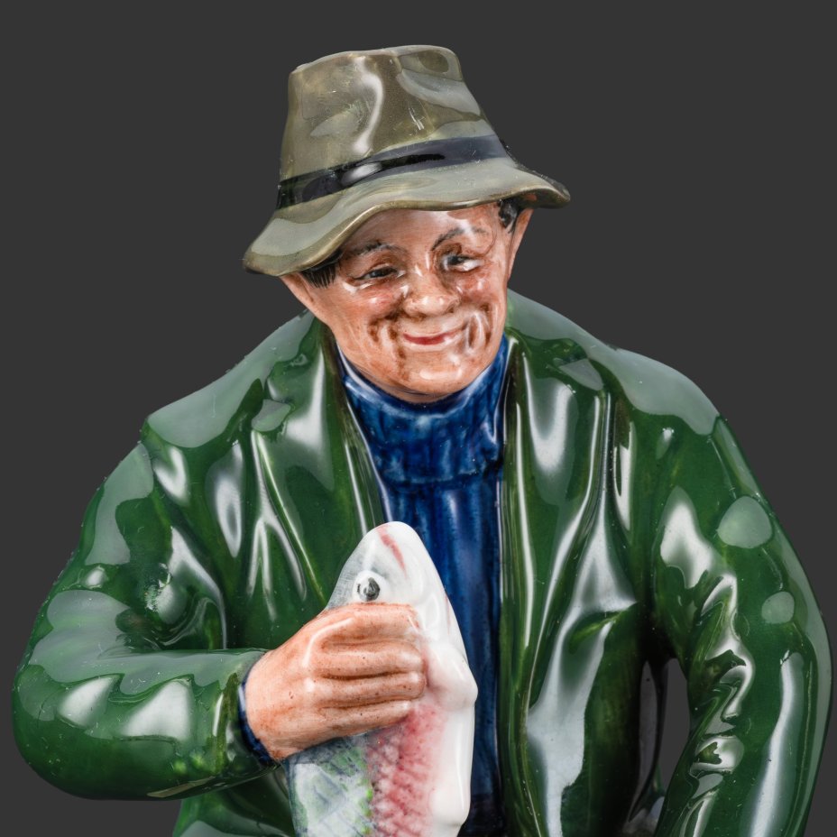 Статуэтка "Хороший улов", изображающая рыбака, фарфор, роспись, Royal Doulton, Великобритания, 1965-1986 гг.