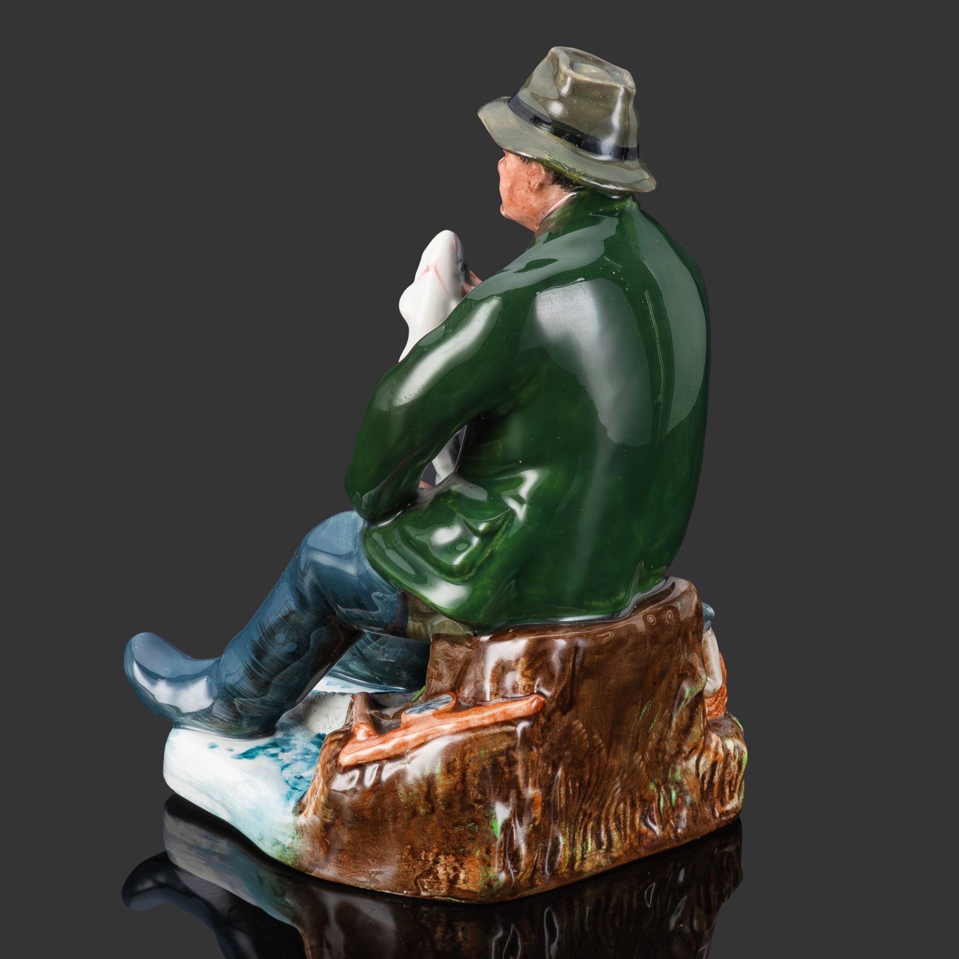 Статуэтка "Хороший улов", изображающая рыбака, фарфор, роспись, Royal Doulton, Великобритания, 1965-1986 гг.