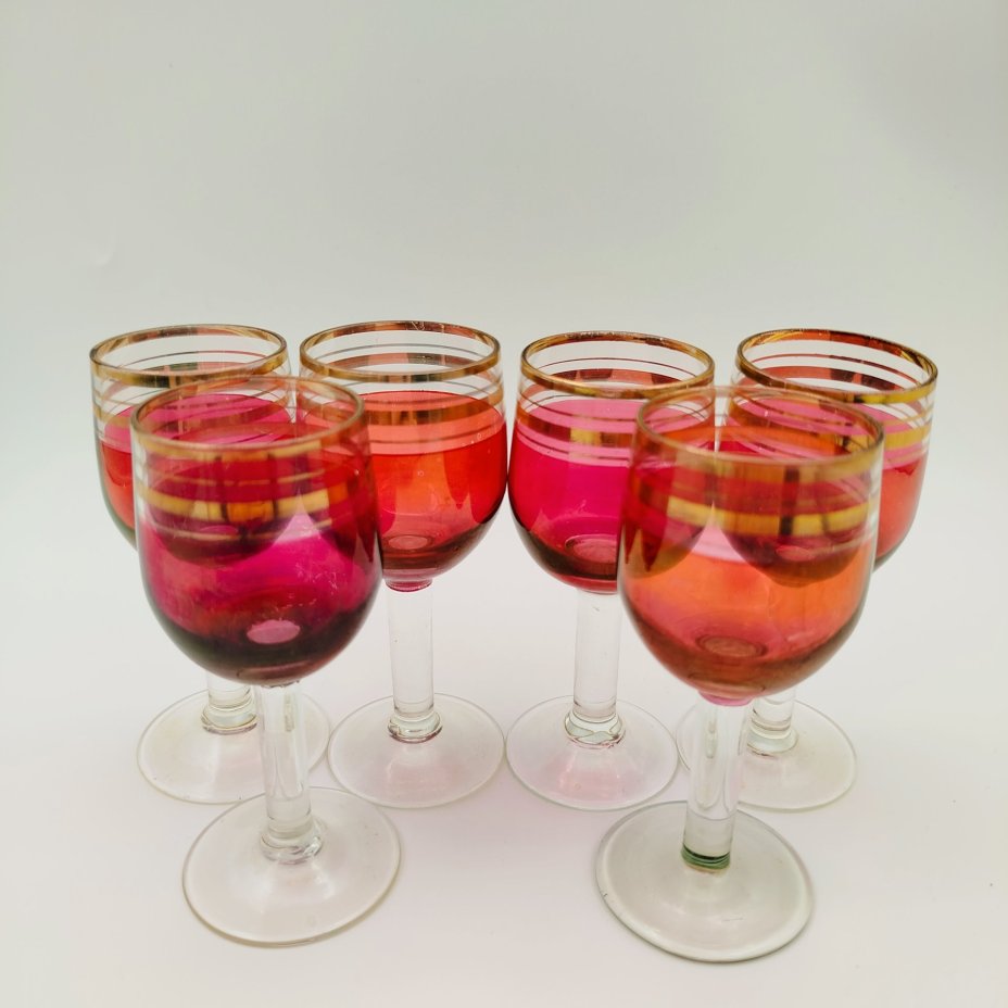 Набор из 6-ти рюмок малинового оттенка, стекло, люстр, золочение, Чехословакия, 1970-1990 гг.