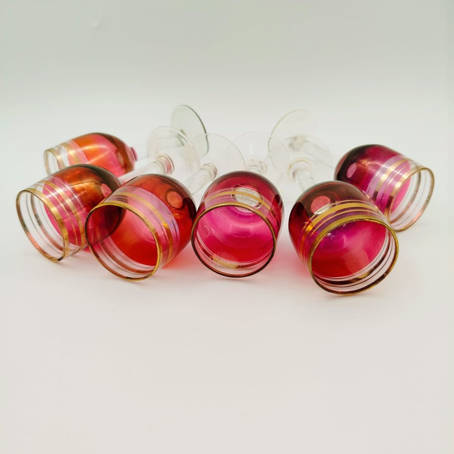 Набор из 6-ти рюмок малинового оттенка