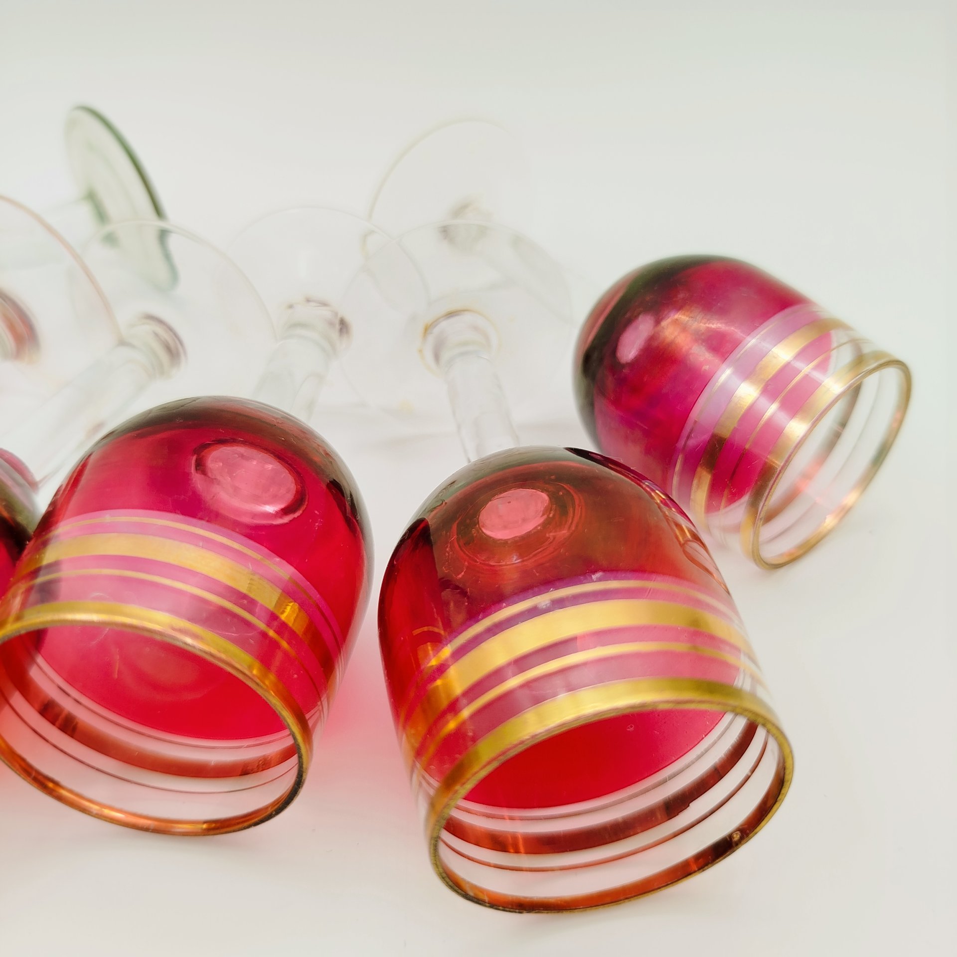 Набор из 6-ти рюмок малинового оттенка, стекло, люстр, золочение, Чехословакия, 1970-1990 гг.