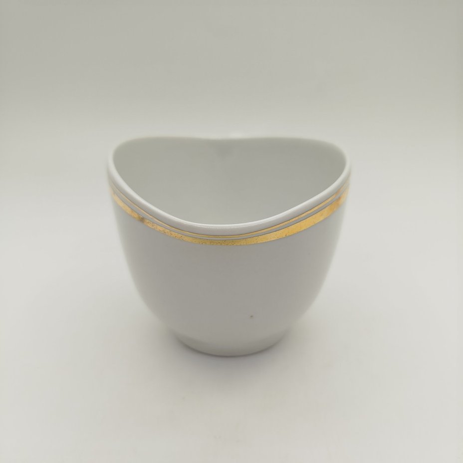 Молочник овальной формы, фарфор, золочение, Фарфоровый завод «Пролетарий» (Бронница, Мста), СССР, 1967-1975 гг.