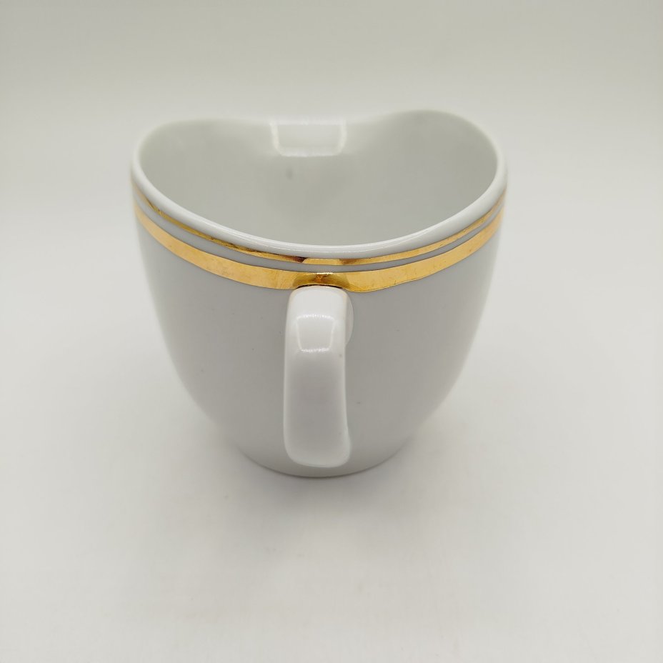 Молочник овальной формы, фарфор, золочение, Фарфоровый завод «Пролетарий» (Бронница, Мста), СССР, 1967-1975 гг.