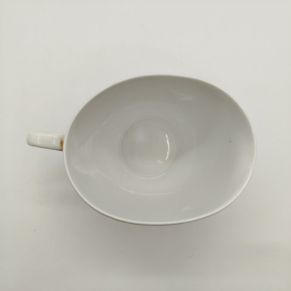 Молочник овальной формы, фарфор, золочение, Фарфоровый завод «Пролетарий» (Бронница, Мста), СССР, 1967-1975 гг.