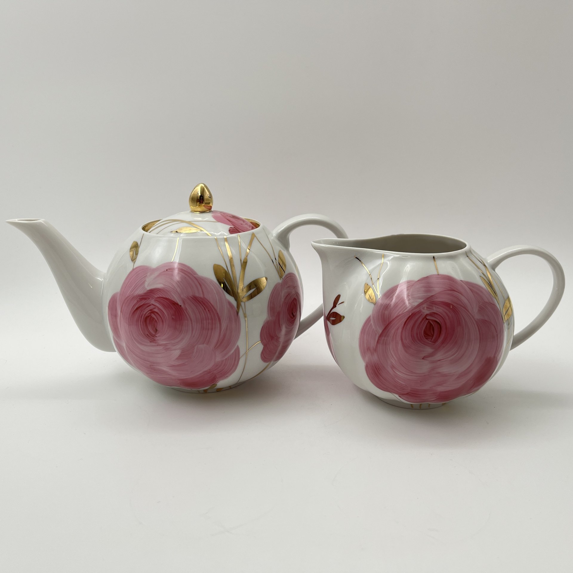 Набор чайный "Весенний" на 6 персон (10 предметов), форма "Белый лебедь", автор формы О.М. Михигули, фарфор, роспись, золочение, Дулевский фарфоровый завод (Дулёво), СССР, 1987 г.